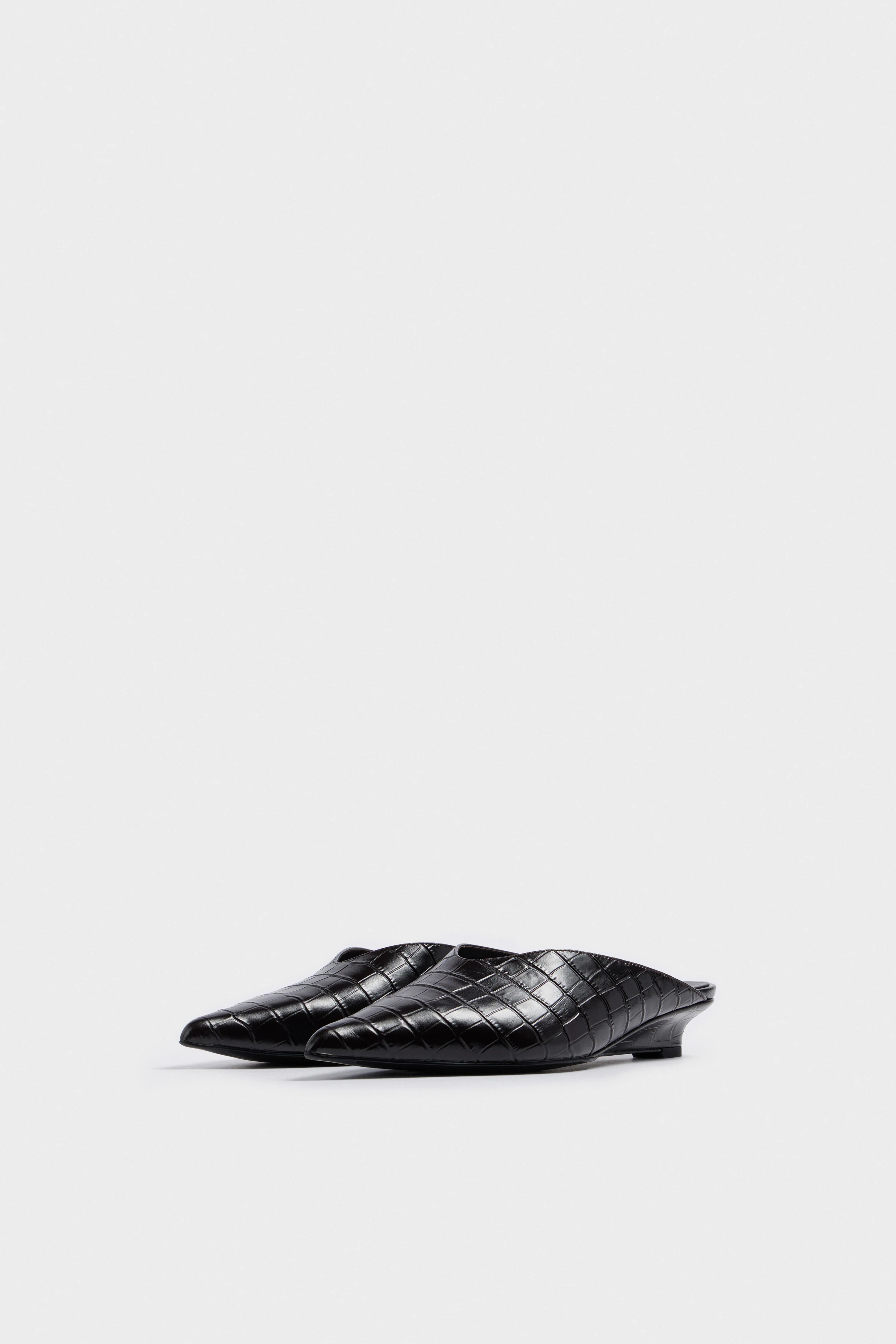 СROCODILE-PATTERNED CLOGS - Image 3
