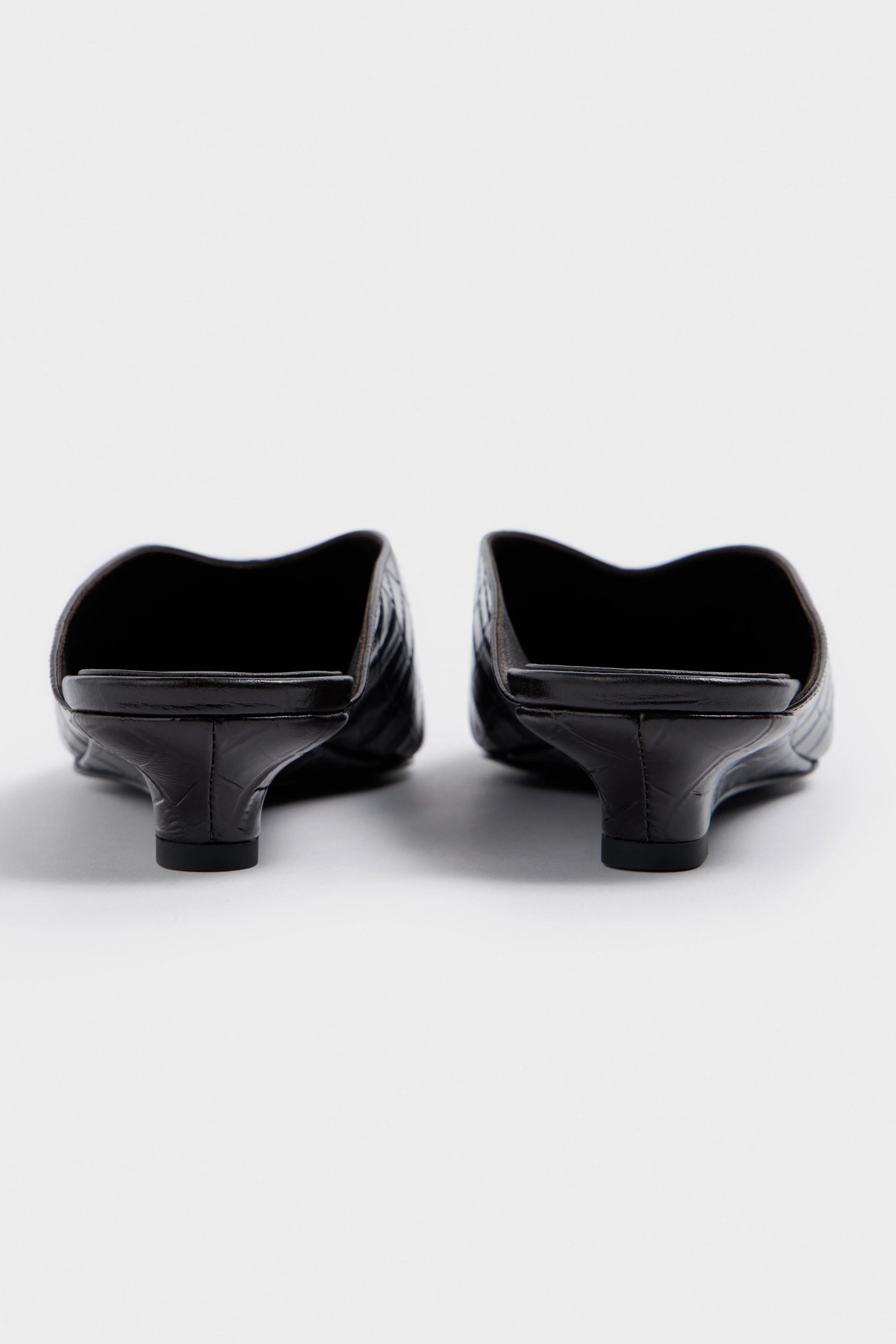СROCODILE-PATTERNED CLOGS - Image 5