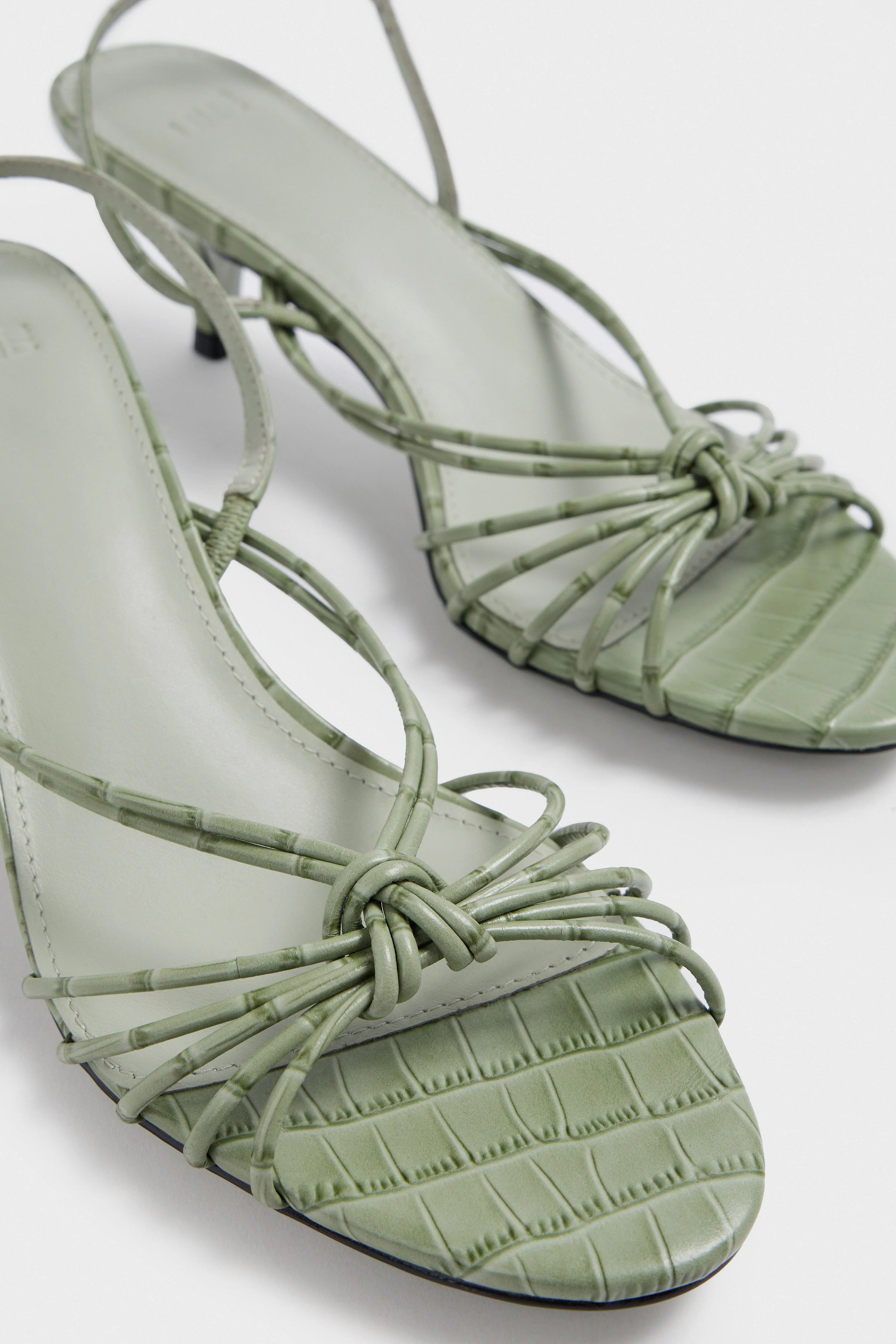 СROCODILE-PATTERNED LEATHER SANDALS - Image 5