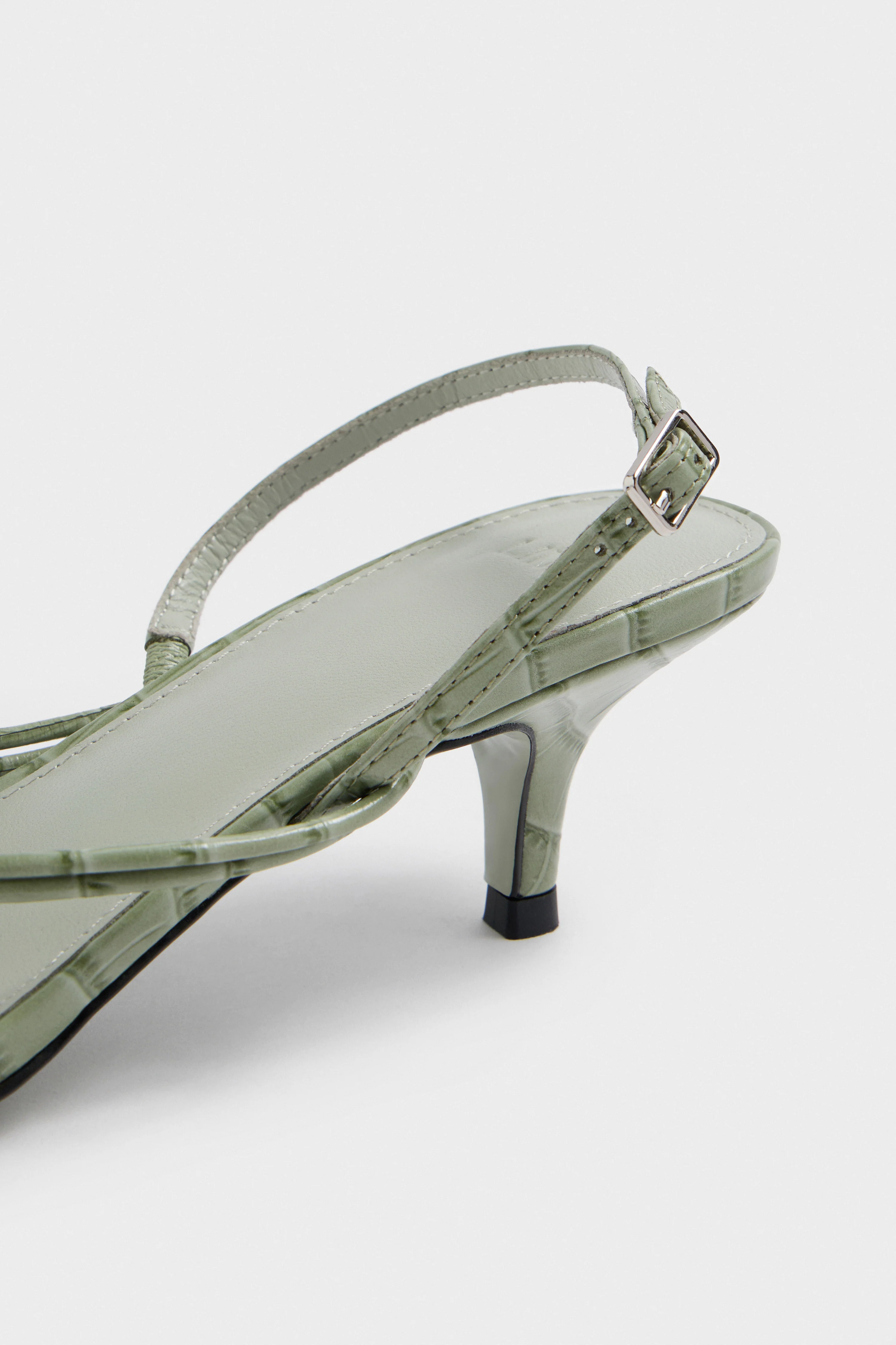 СROCODILE-PATTERNED LEATHER SANDALS - Image 6