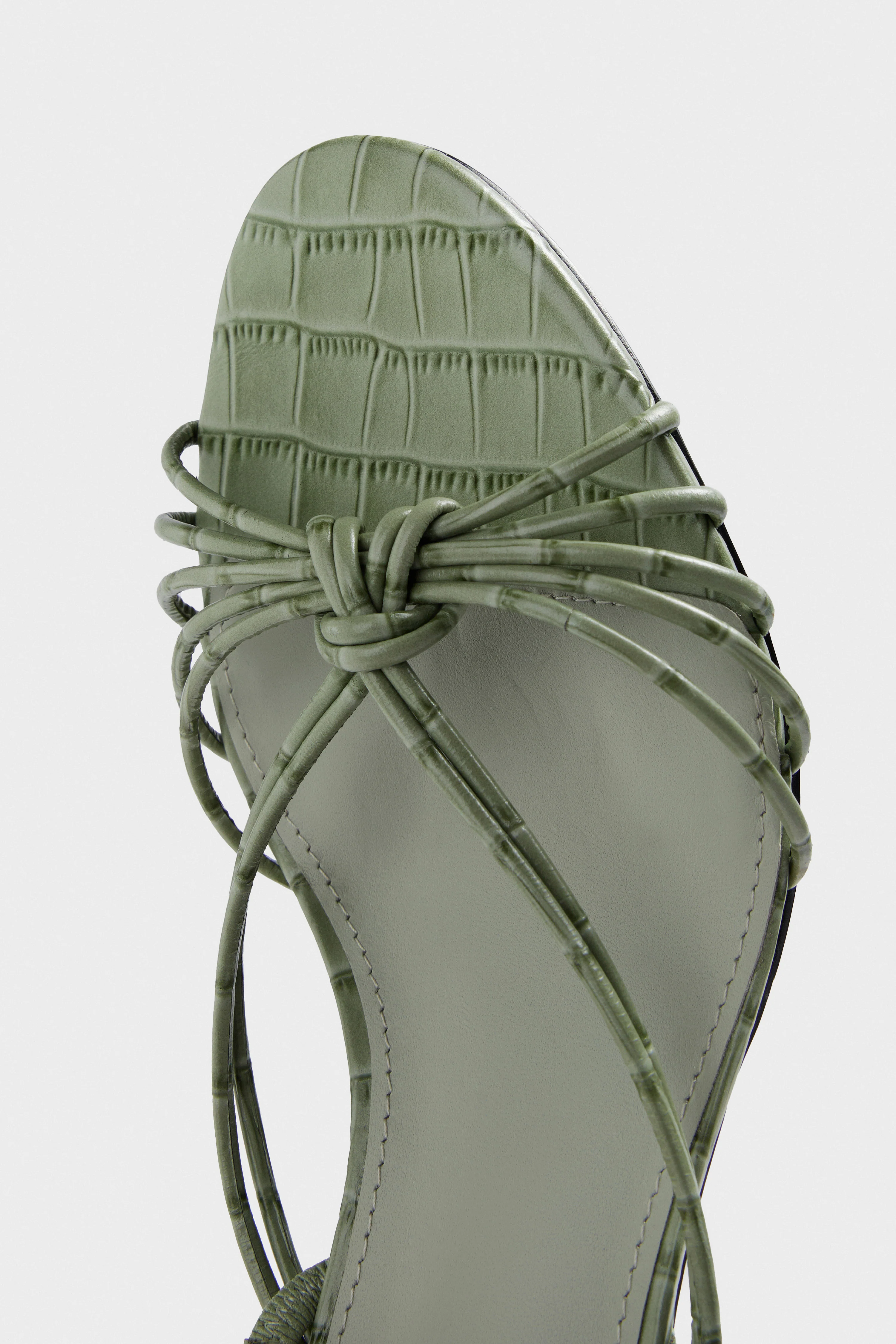 СROCODILE-PATTERNED LEATHER SANDALS - Image 7