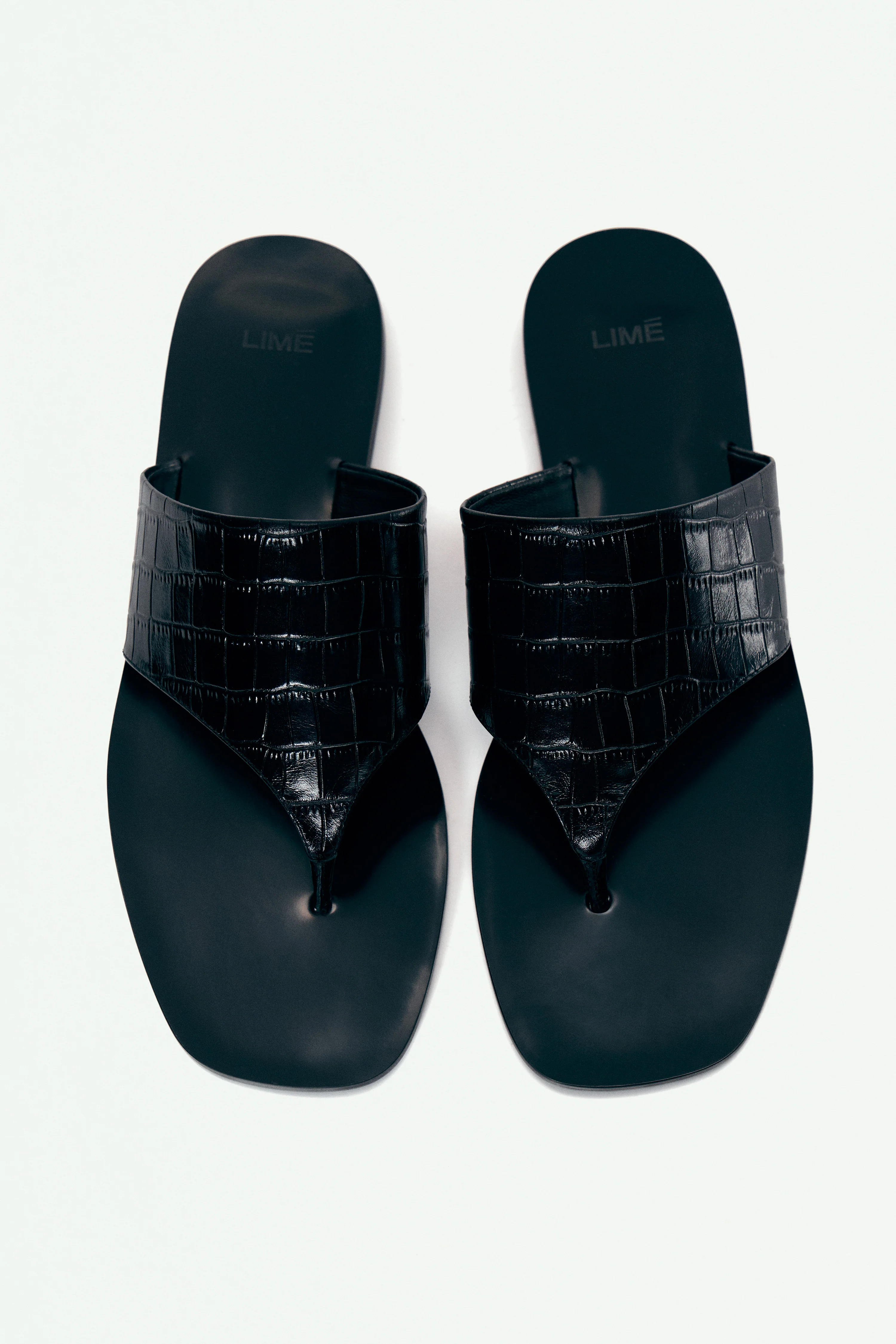 СROCODILE-PATTERNED LEATHER SANDALS
