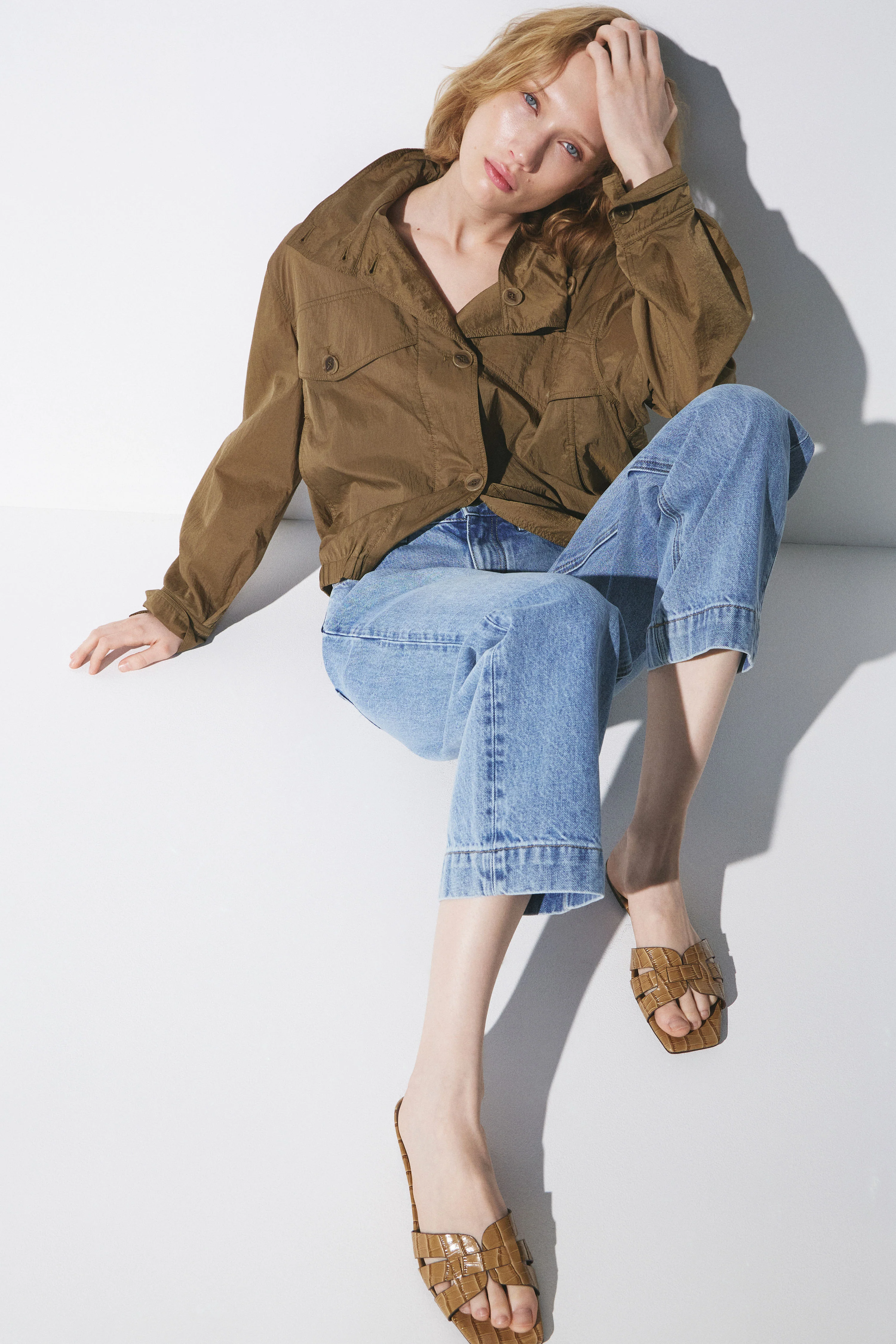 СROCODILE-PATTERNED LEATHER SANDALS - Image 8