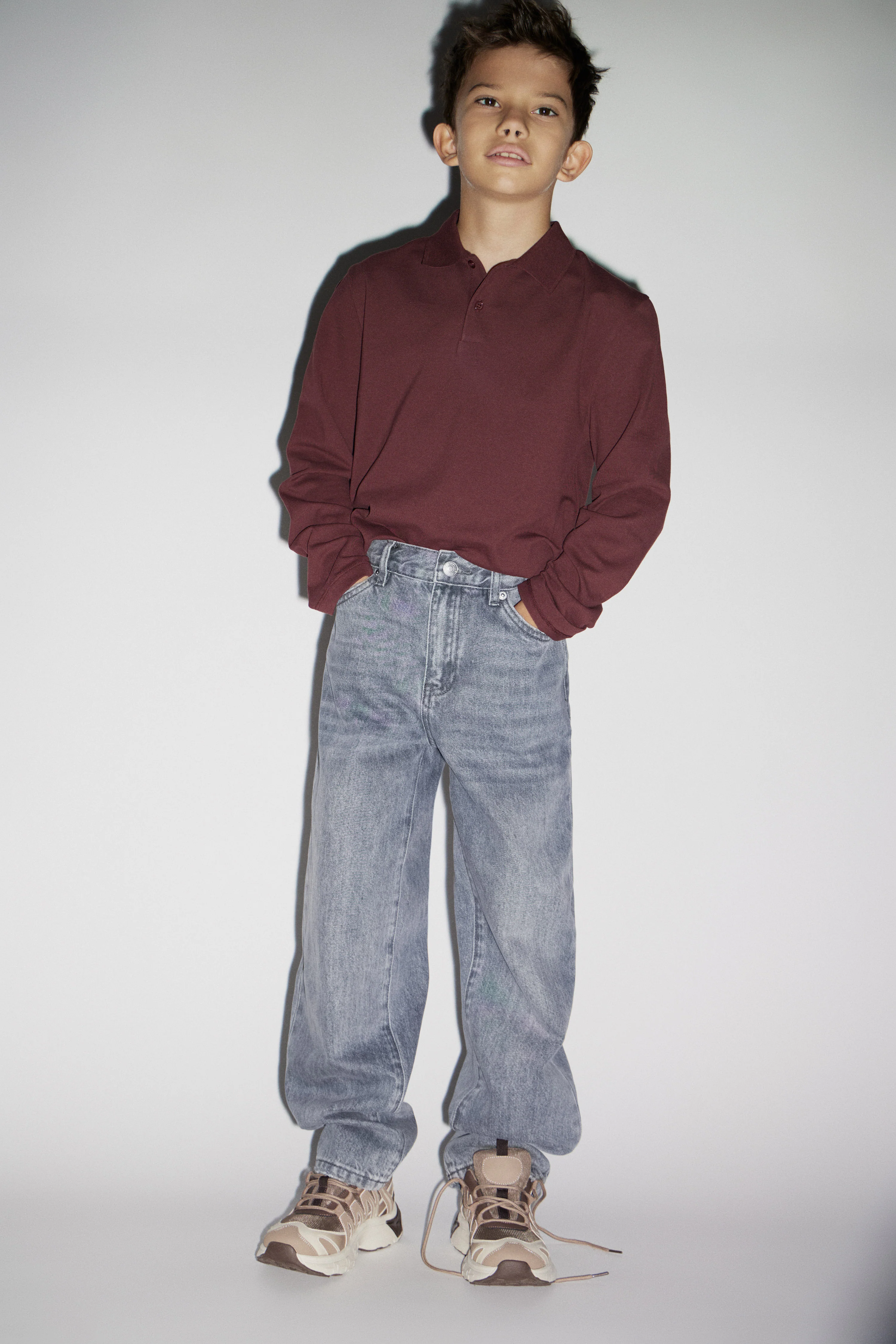 BAGGY JEANS WITH AN ELASTICATED WAISTBAND