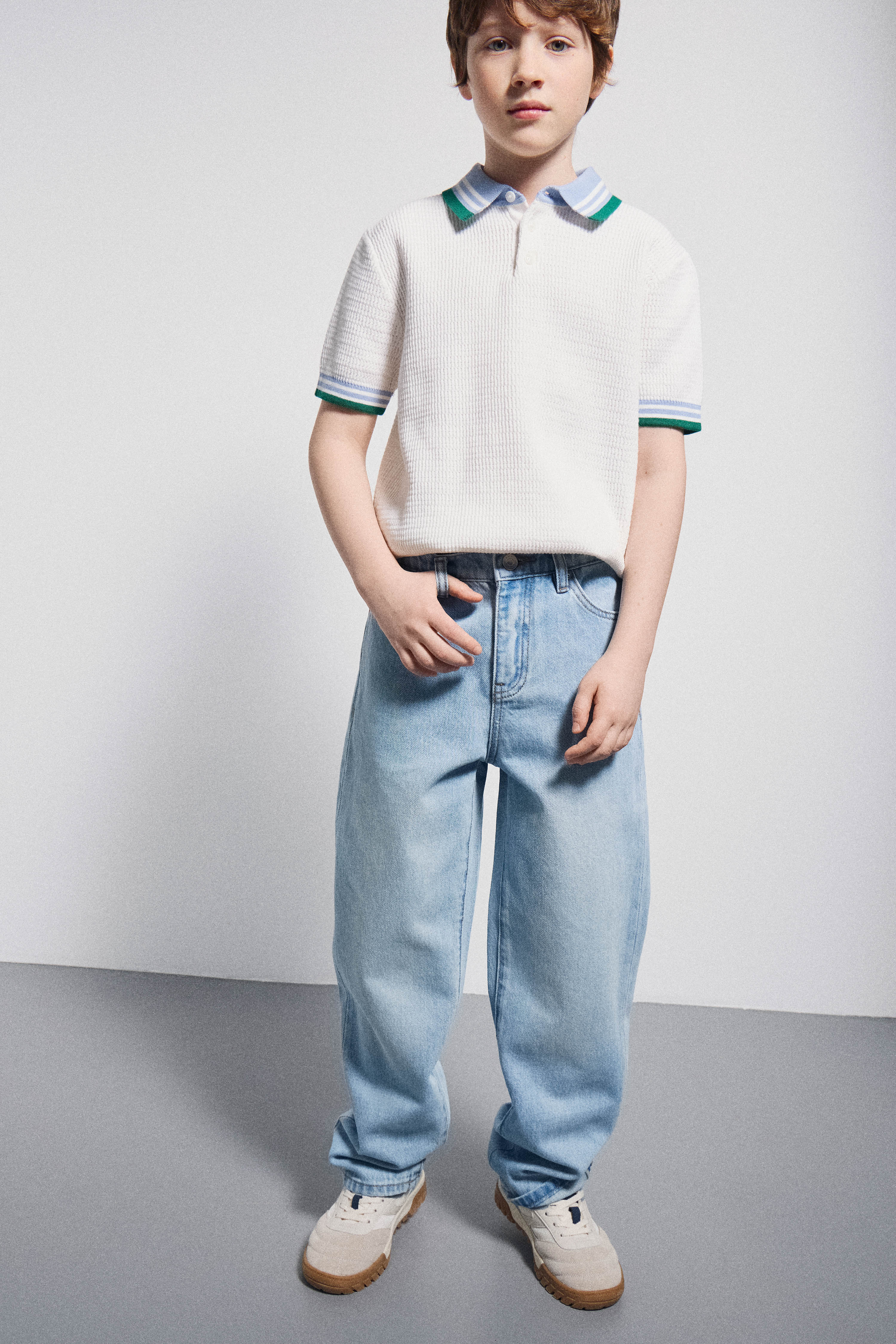 BAGGY JEANS WITH AN ELASTICATED WAISTBAND