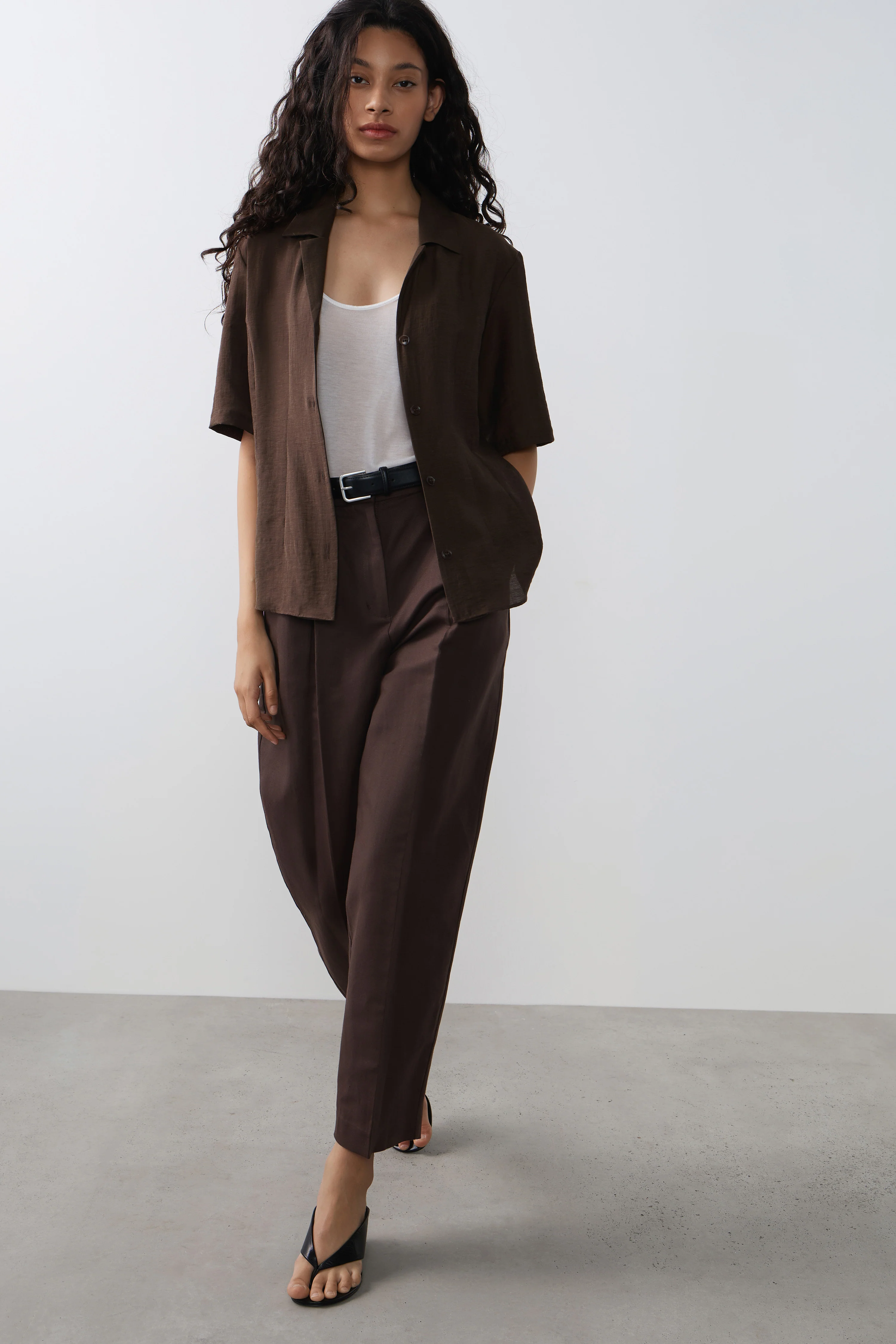 BELTED LINEN-COTTON TROUSERS