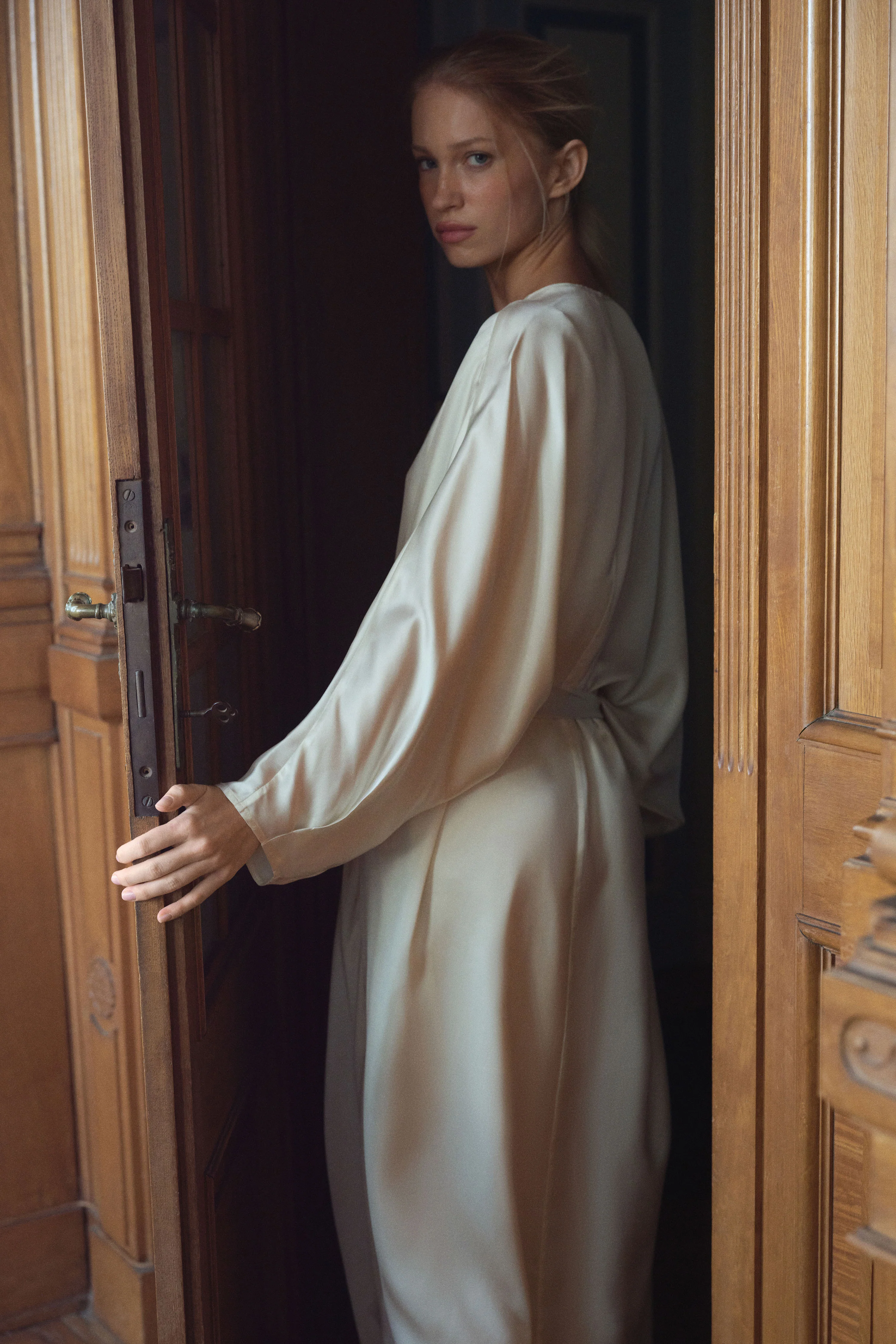 BELTED SATIN KIMONO - Image 2