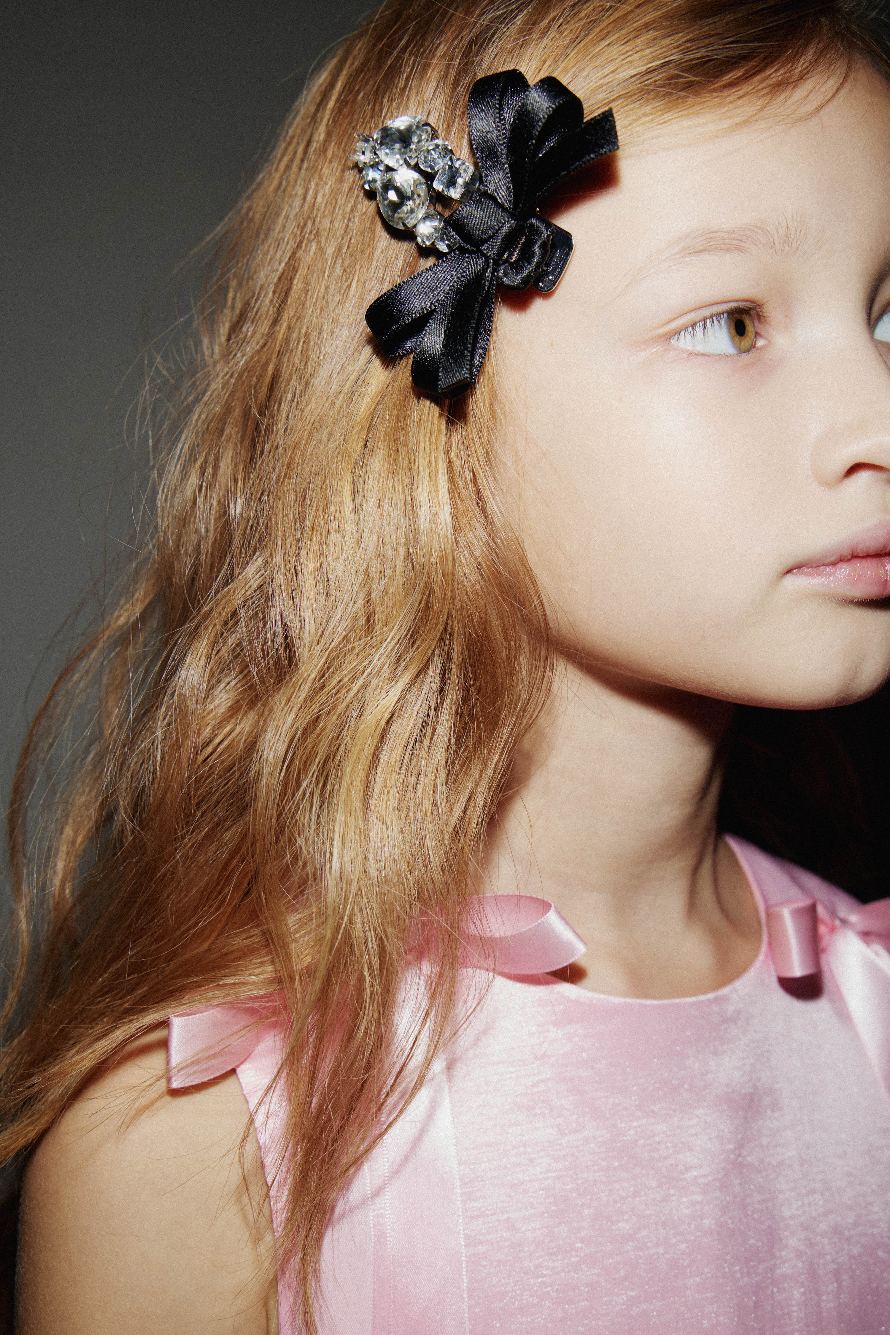 BOW AND CRYSTAL HAIR CLIP