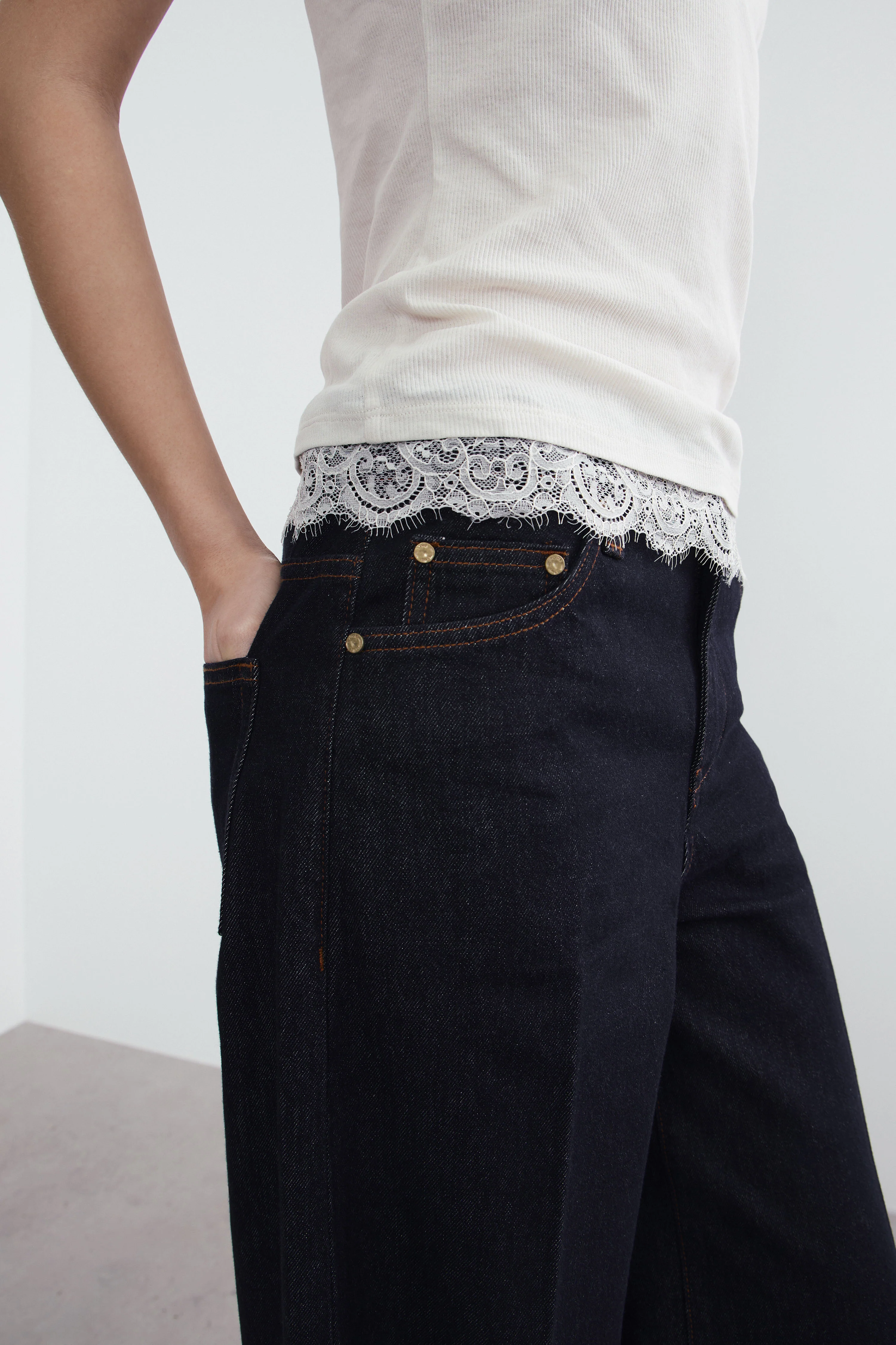 BROOCH-DETAIL BALLOON JEANS - Image 3
