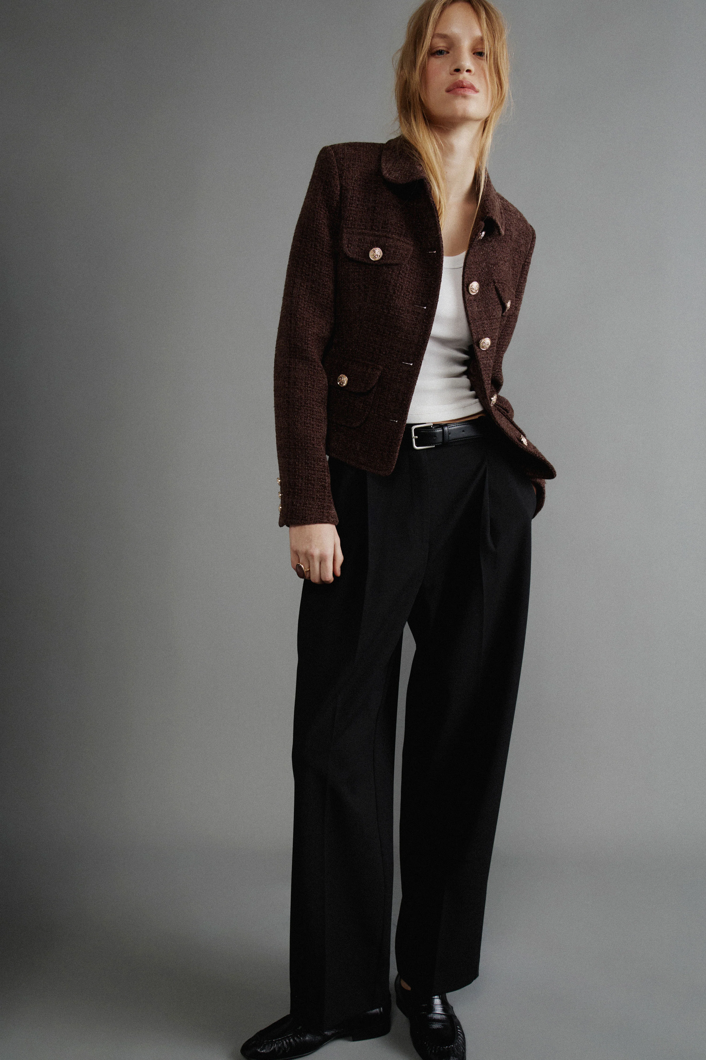 CARROT FIT TROUSERS WITH DARTS AND BELT