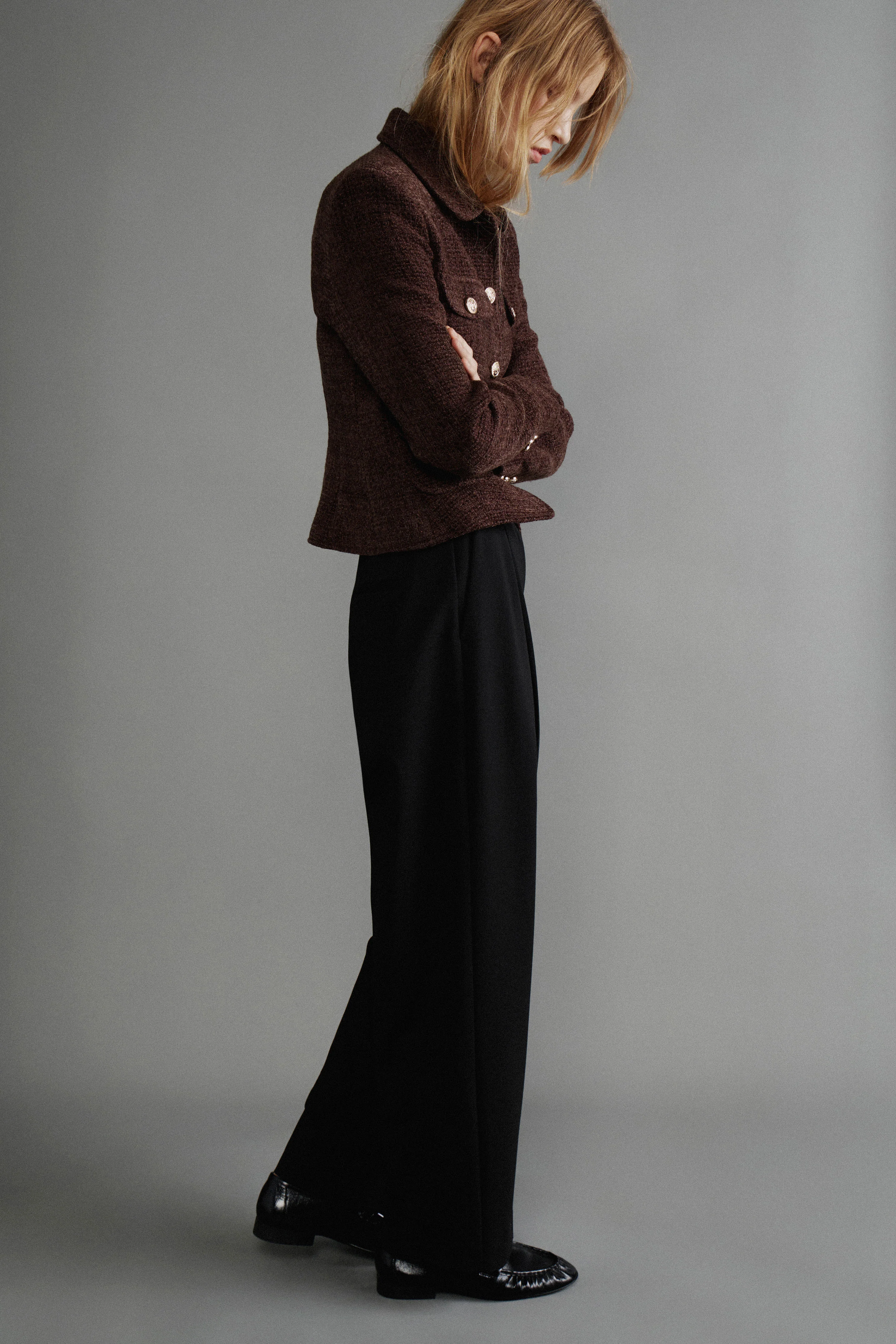CARROT FIT TROUSERS WITH DARTS AND BELT - Image 3