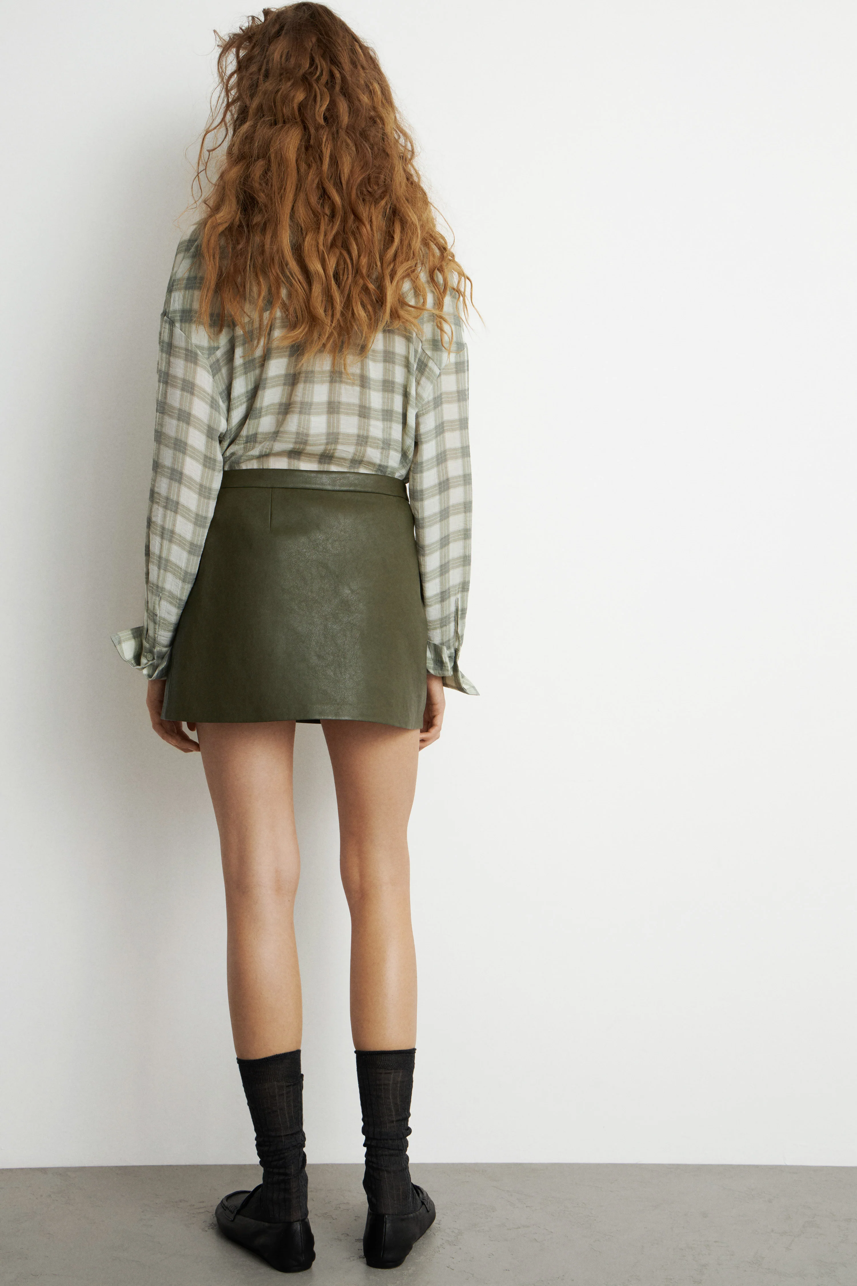 COATED MINI SKIRT - Image 3