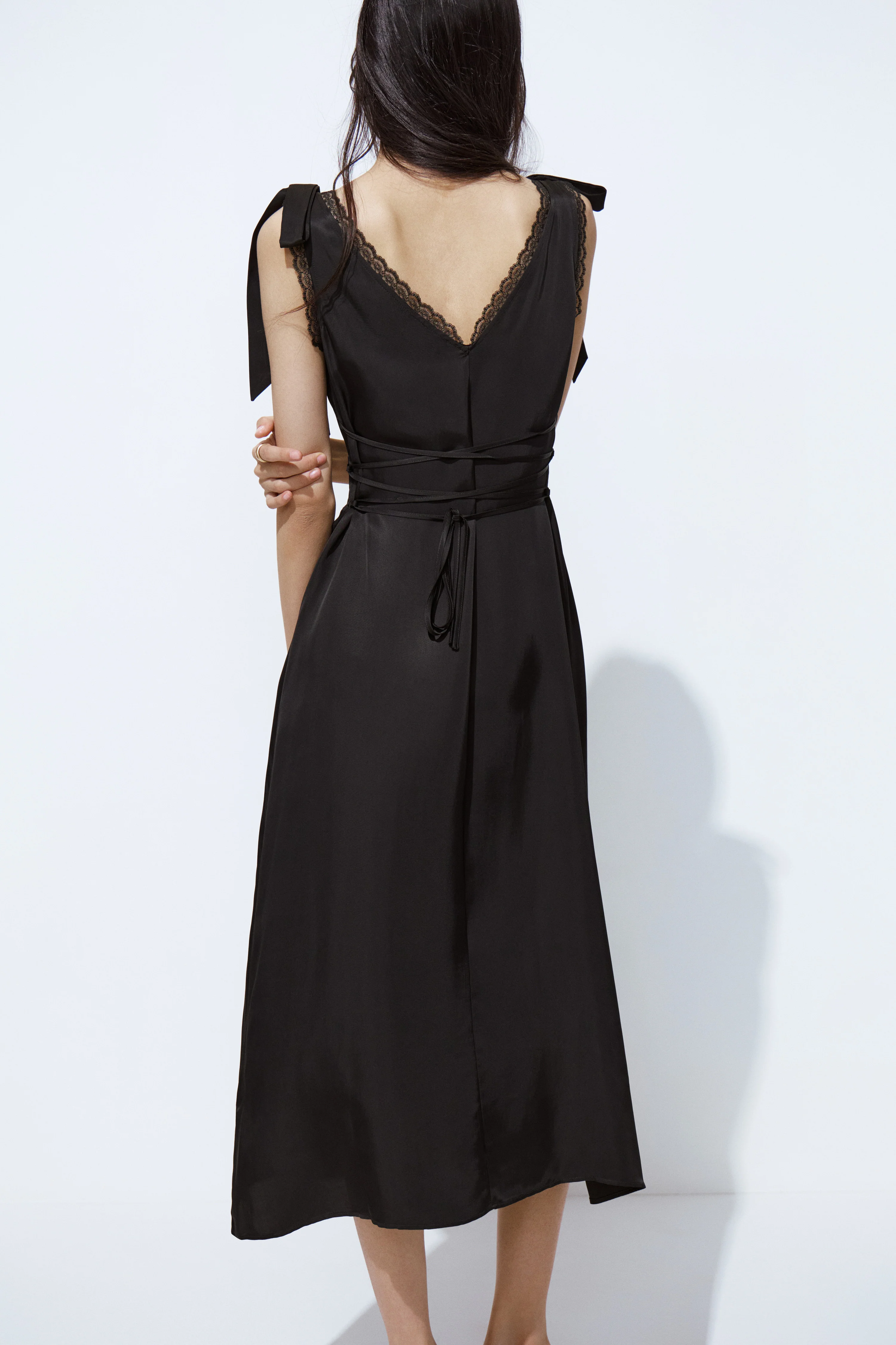 CORSET LACED BOW-DETAIL SATIN DRESS - Image 4