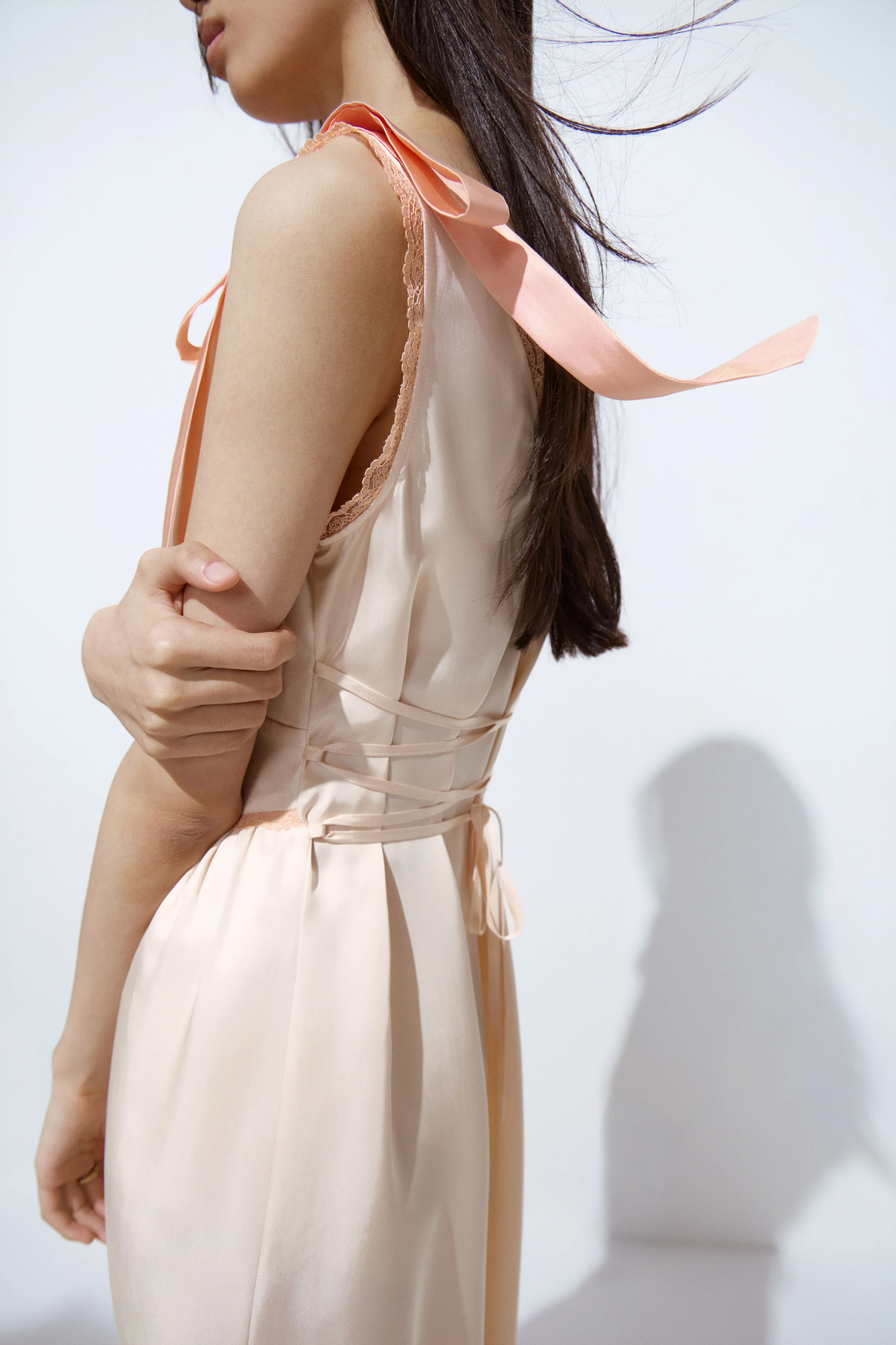 CORSET LACED BOW-DETAIL SATIN DRESS - Image 3