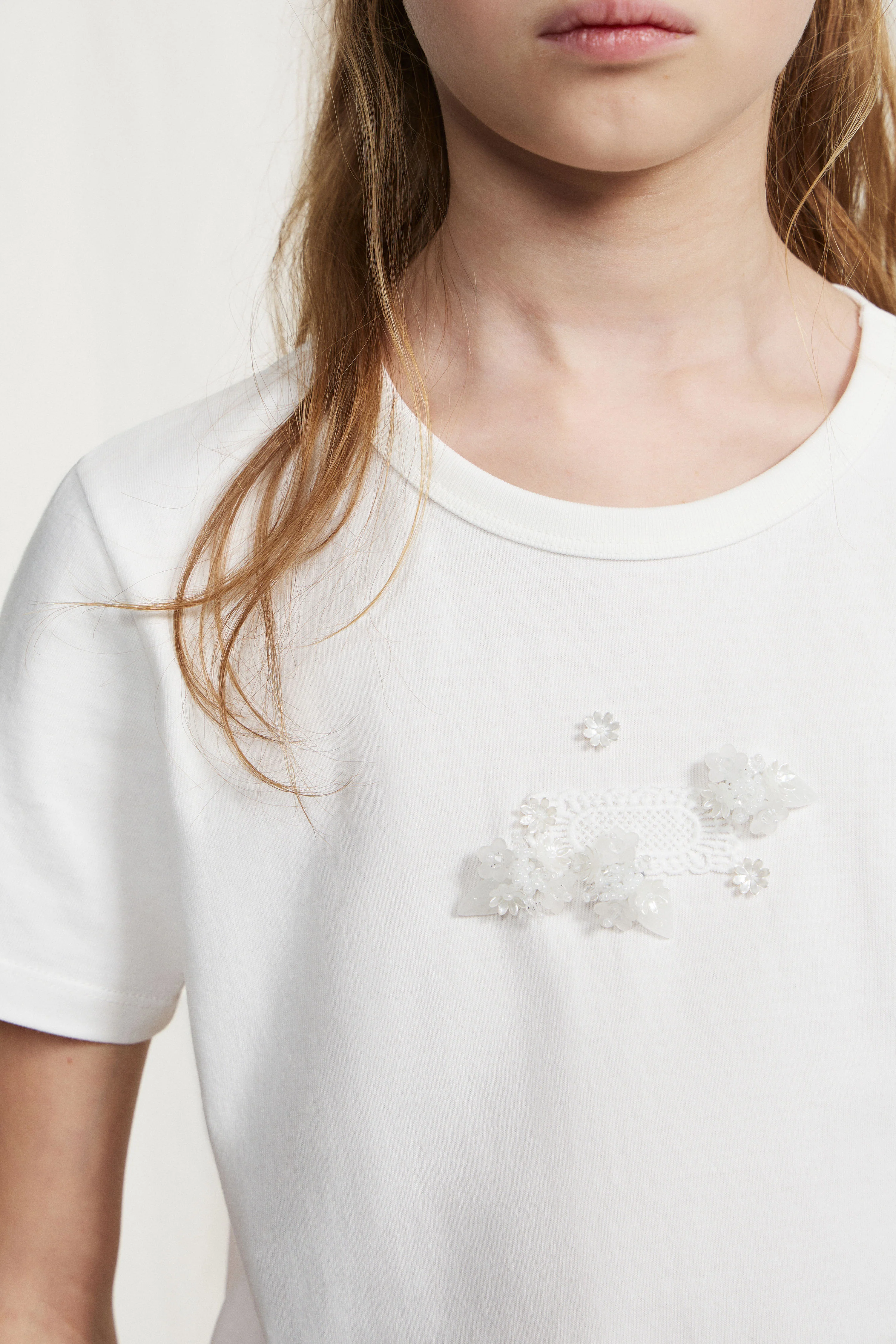 COTTON T-SHIRT WITH LACE PATCH - Image 3