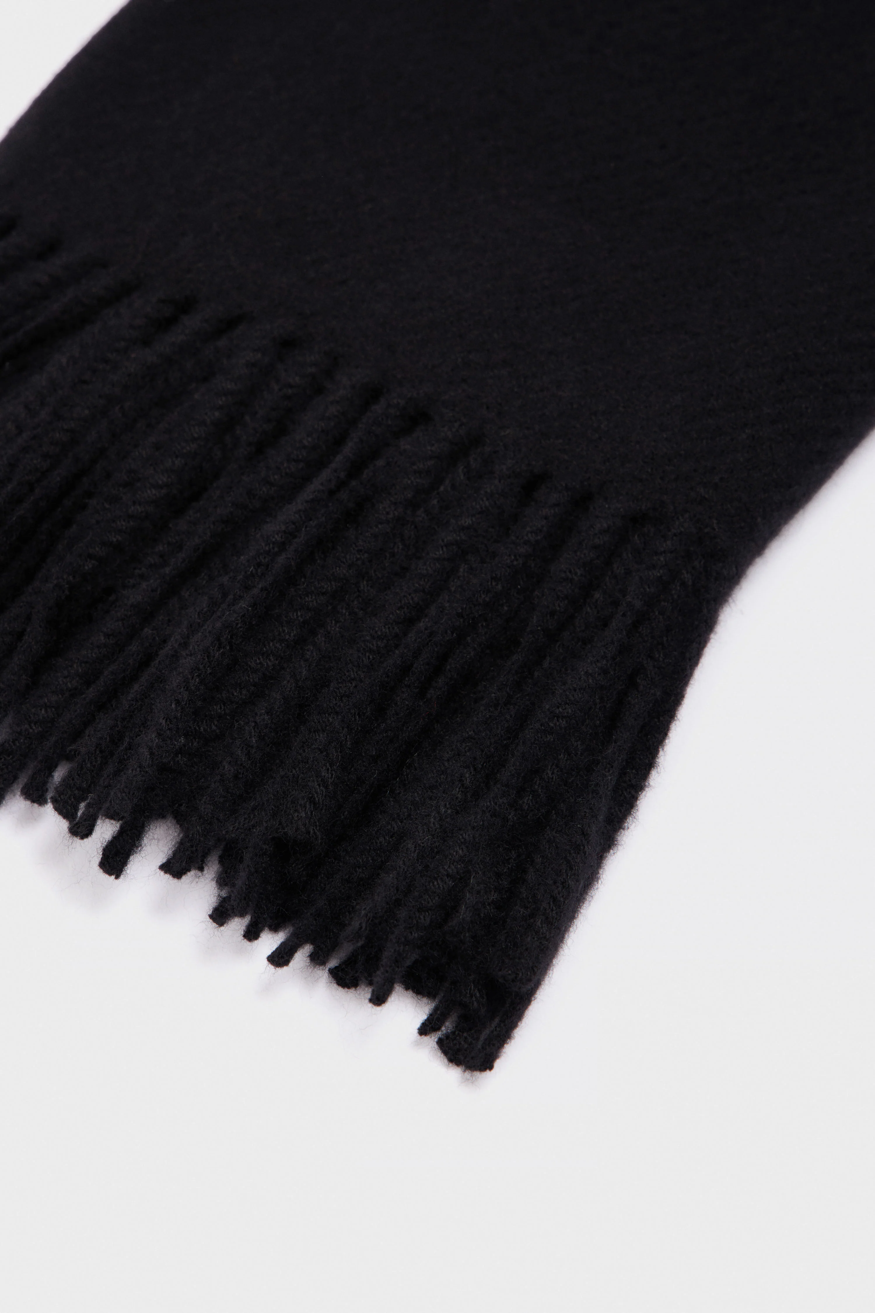 COZY FRINGED SCARF - Image 6