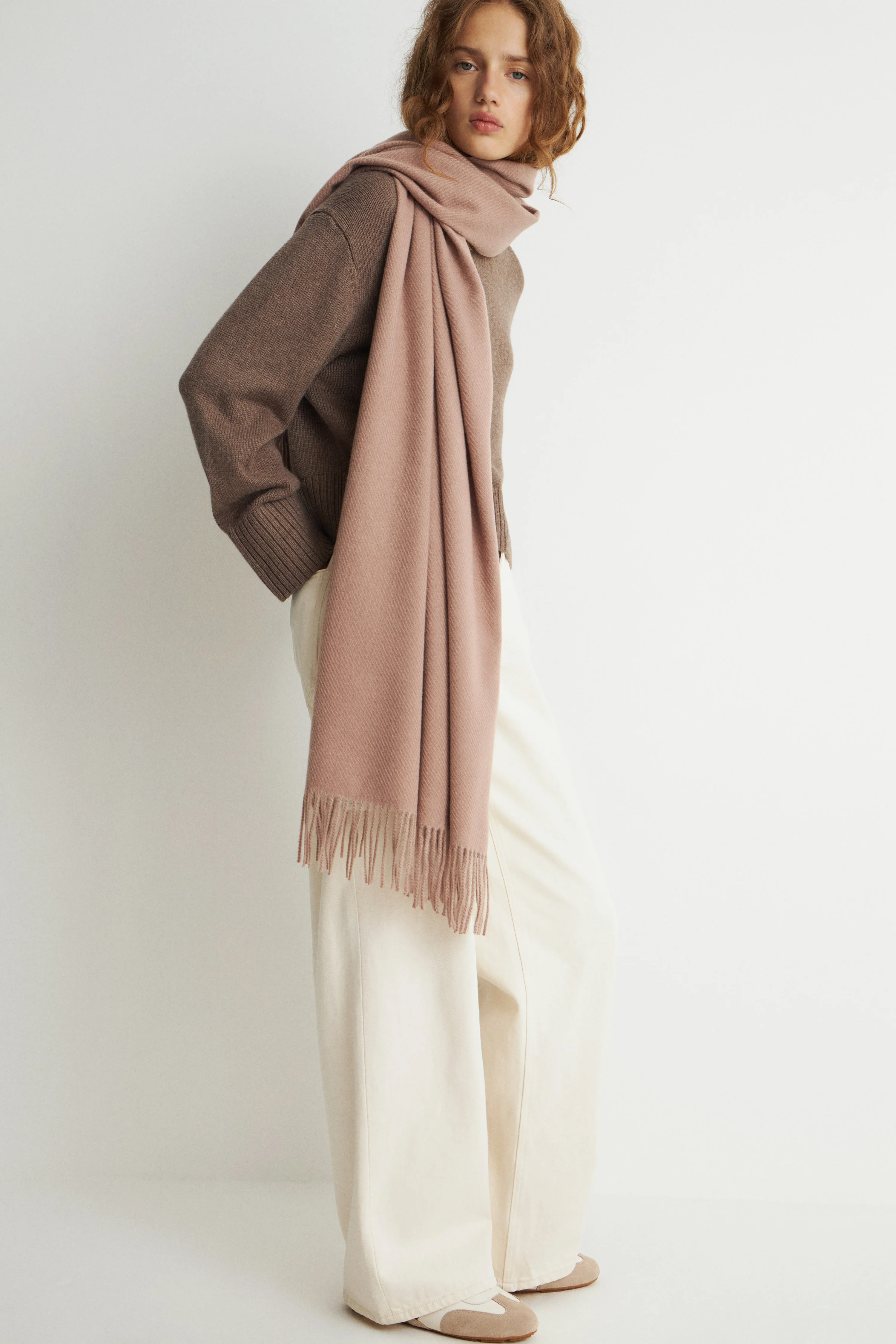 COZY FRINGED SCARF
