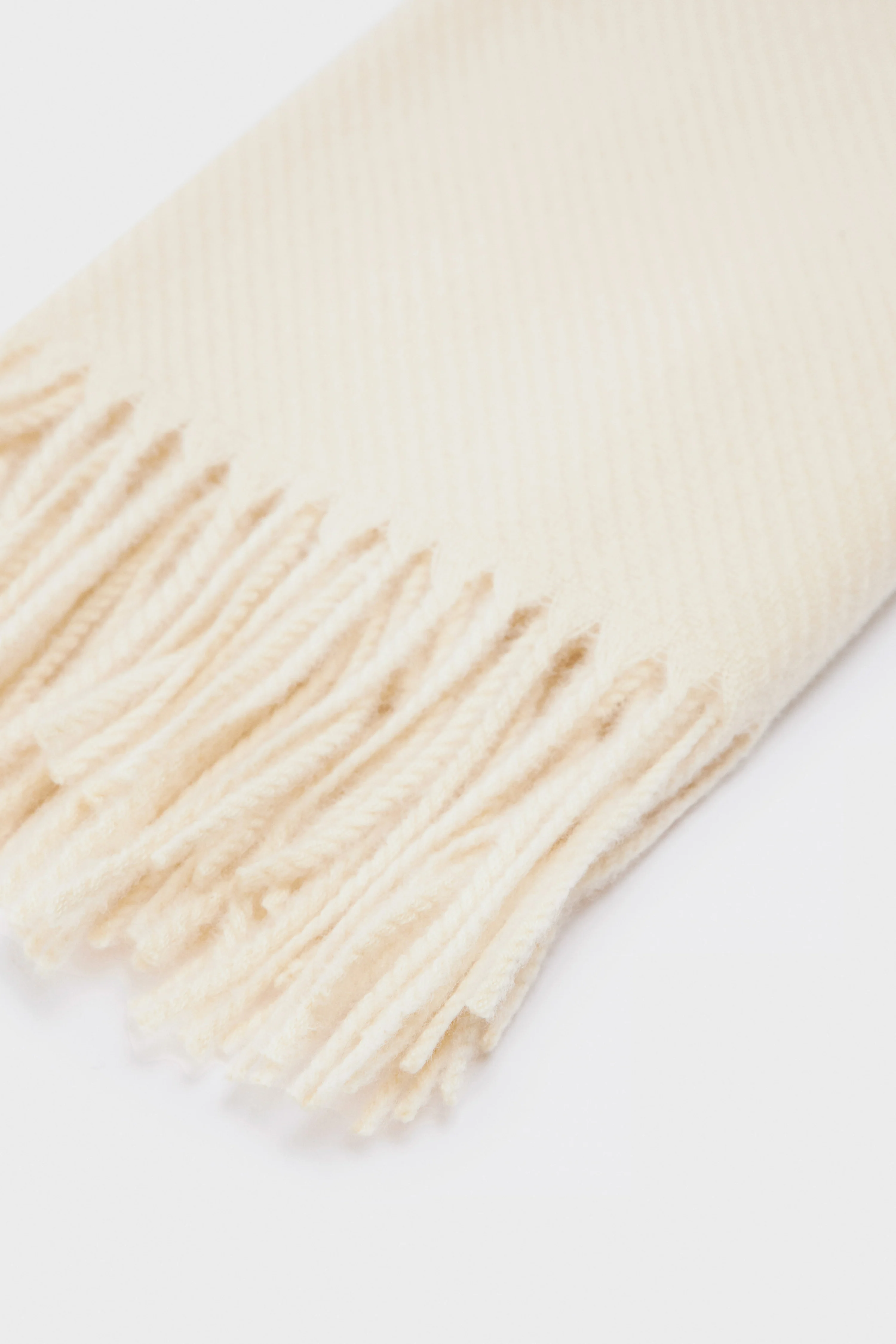 COZY FRINGED SCARF - Image 4