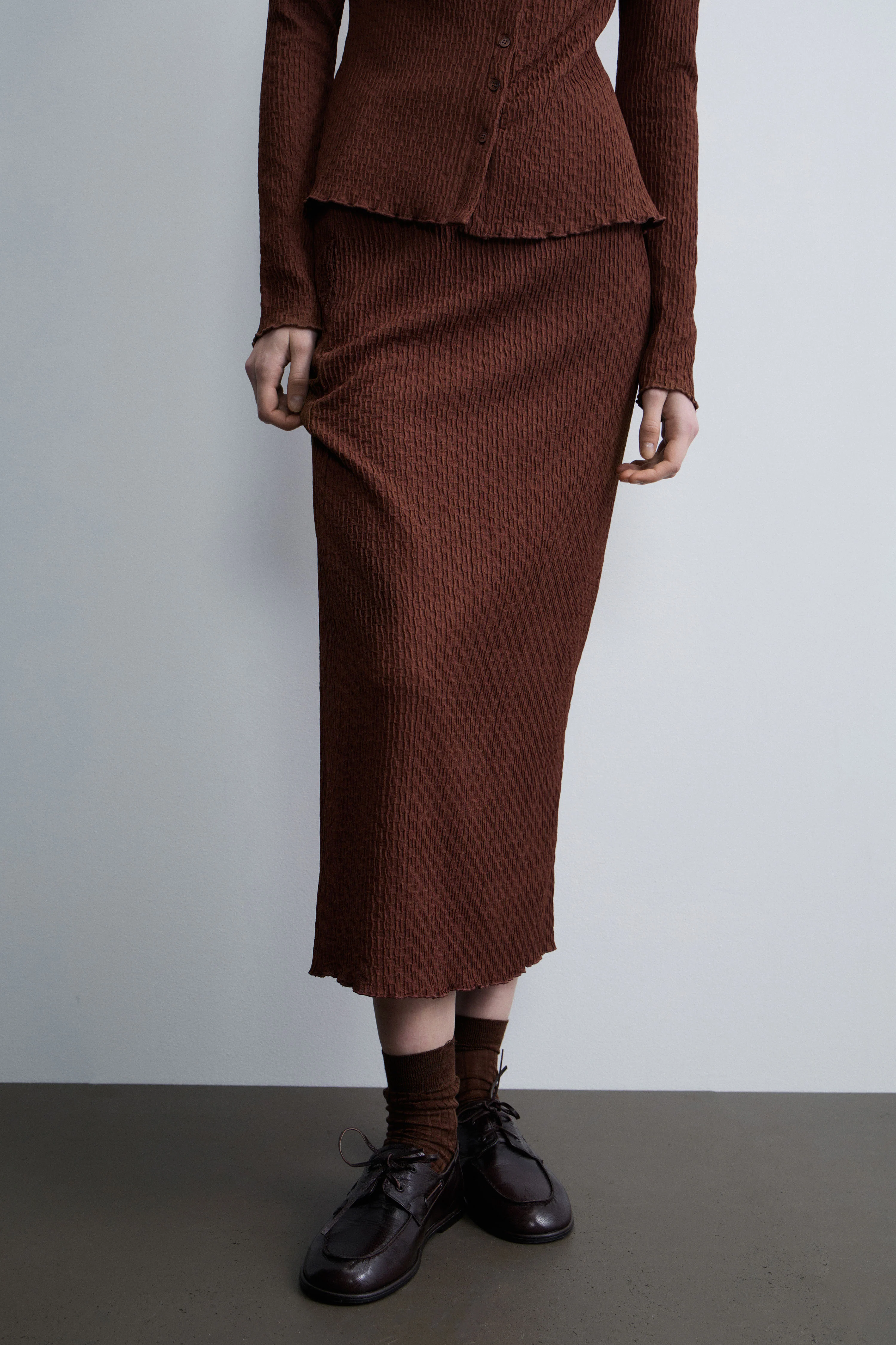 CRINKLED MIDI SKIRT - Image 3