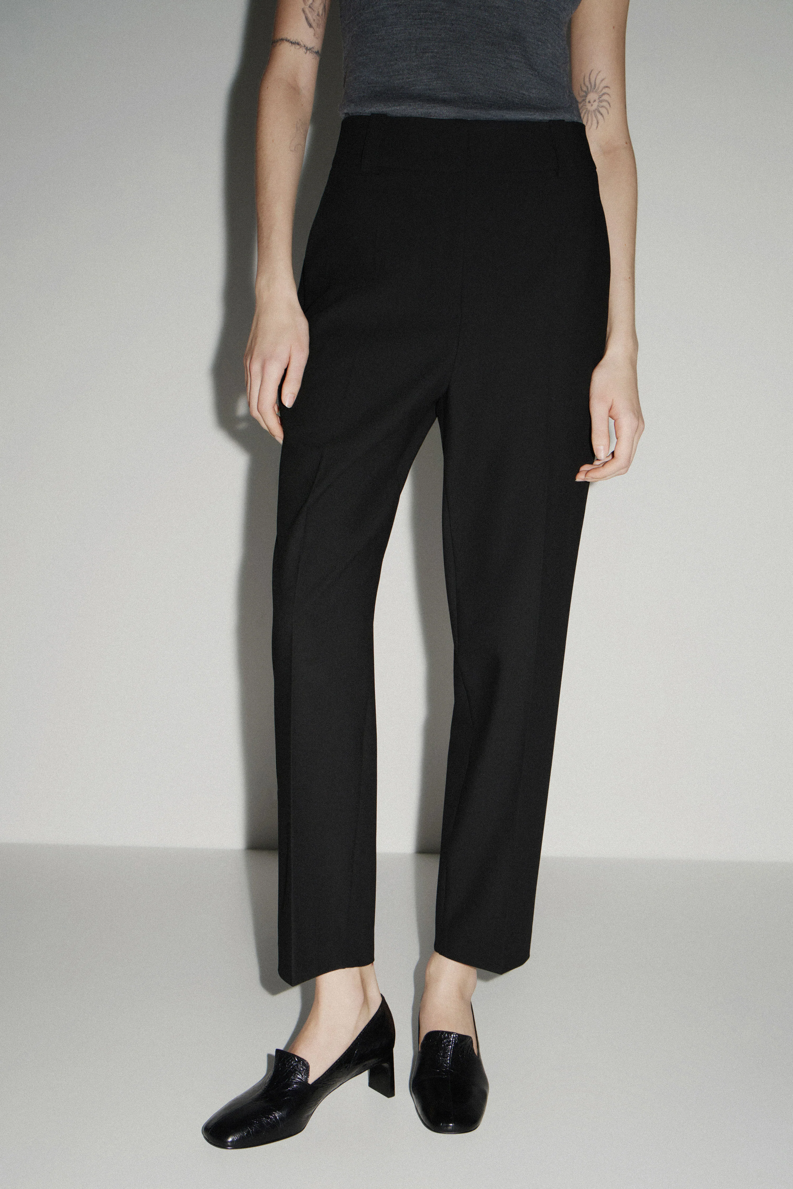 CROPPED CARROT FIT TROUSERS WITH DARTS - Image 3