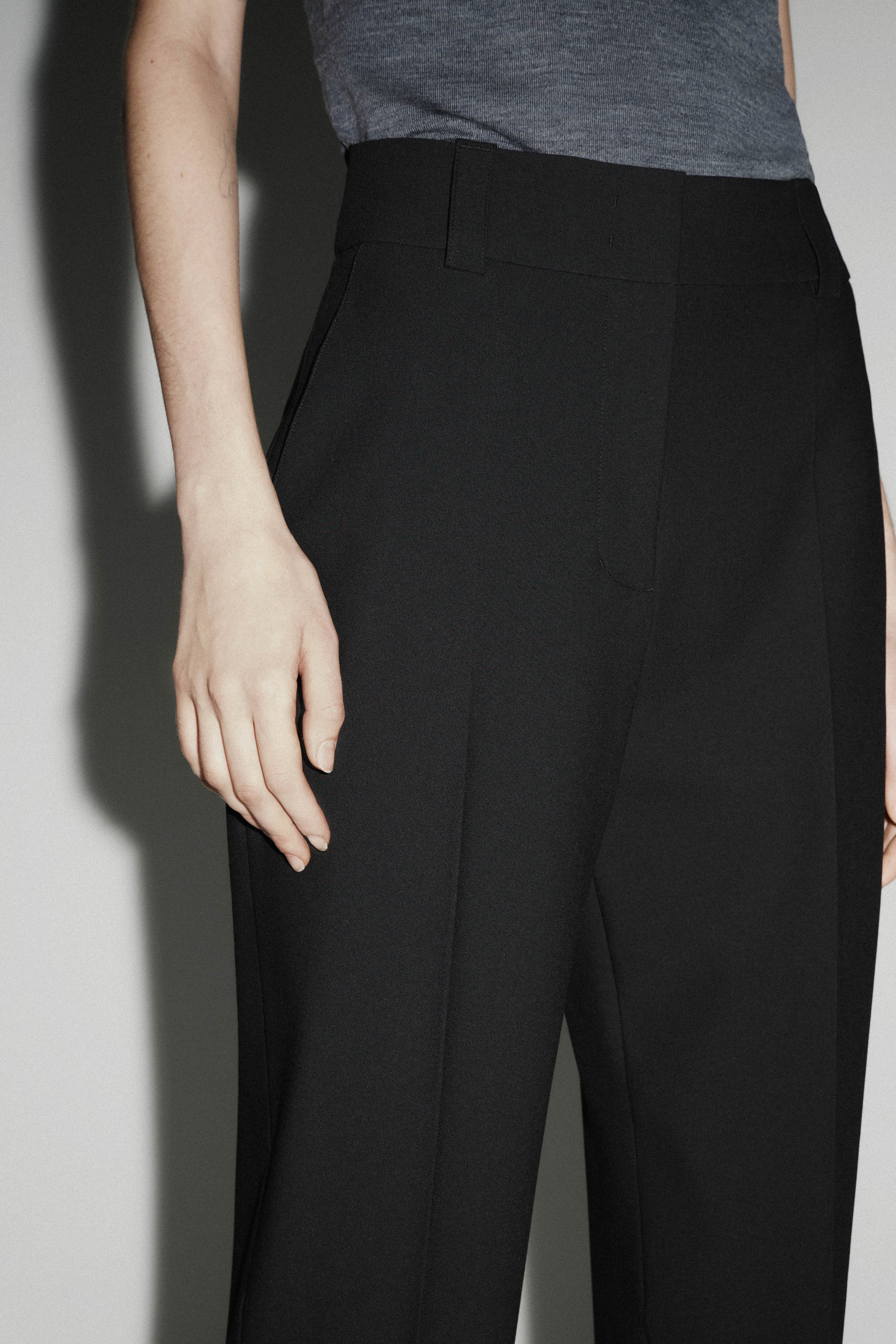 CROPPED CARROT FIT TROUSERS WITH DARTS - Image 4