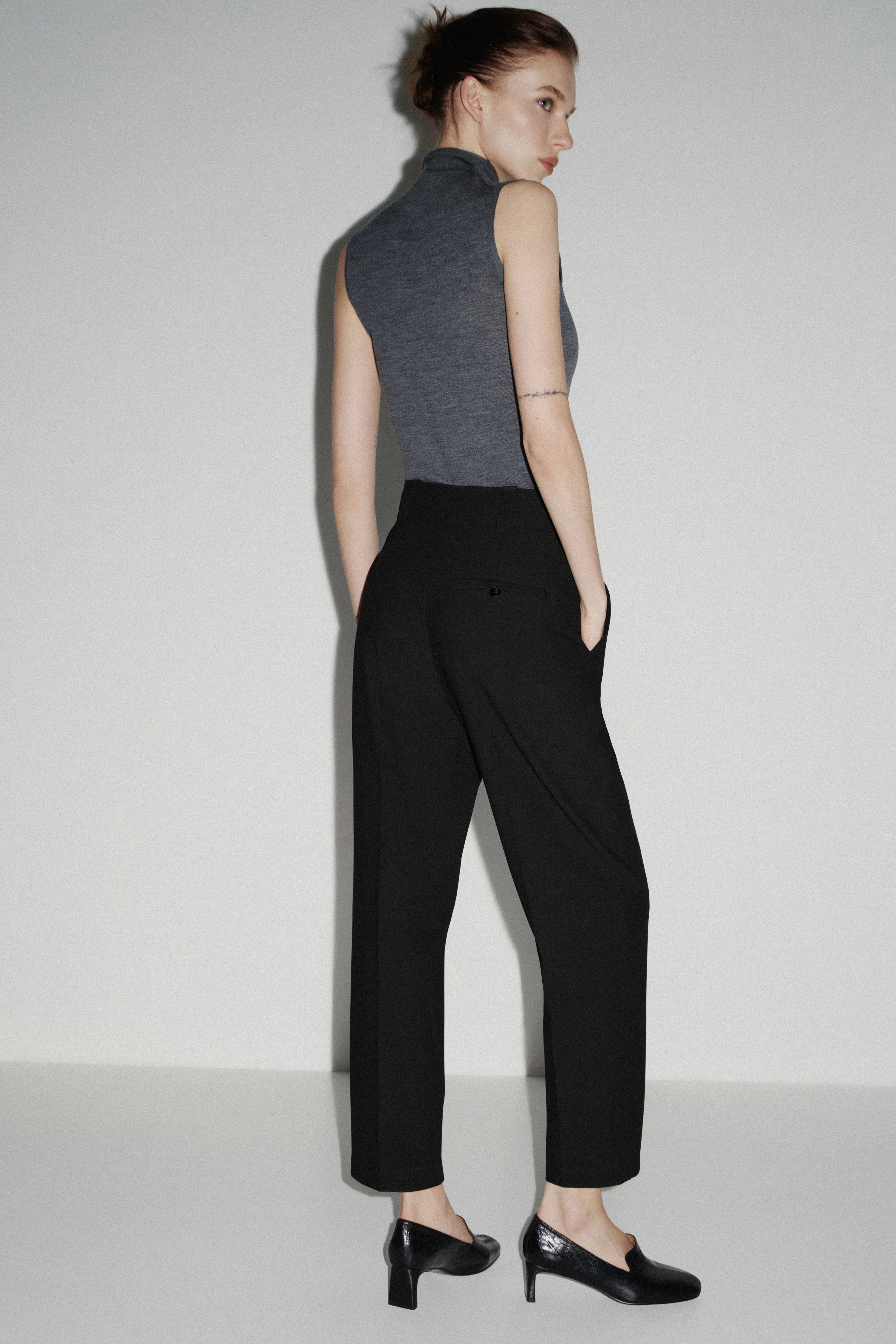 CROPPED CARROT FIT TROUSERS WITH DARTS - Image 5