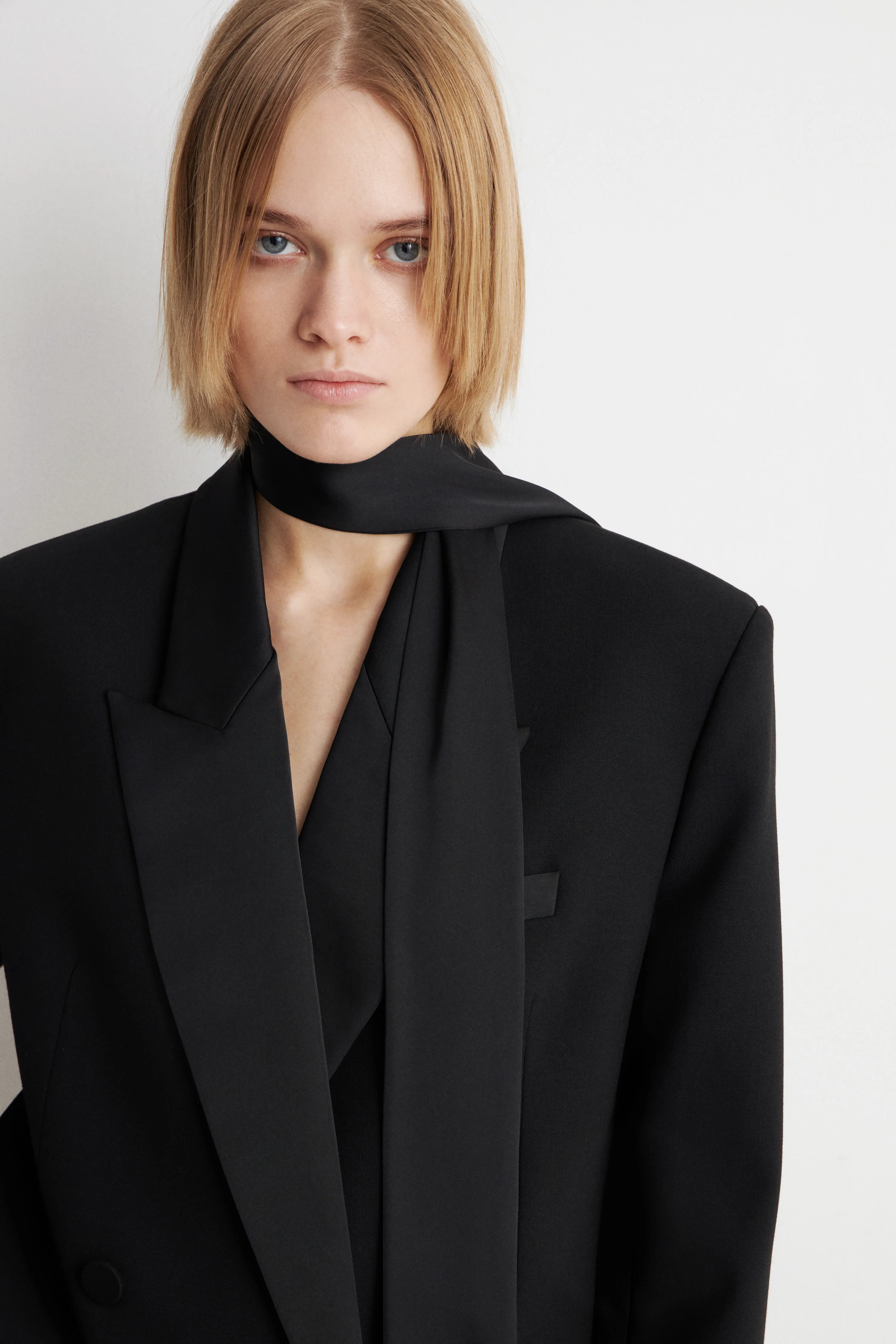 DOUBLE-BREASTED SCARF-DETAIL BLAZER - Image 3