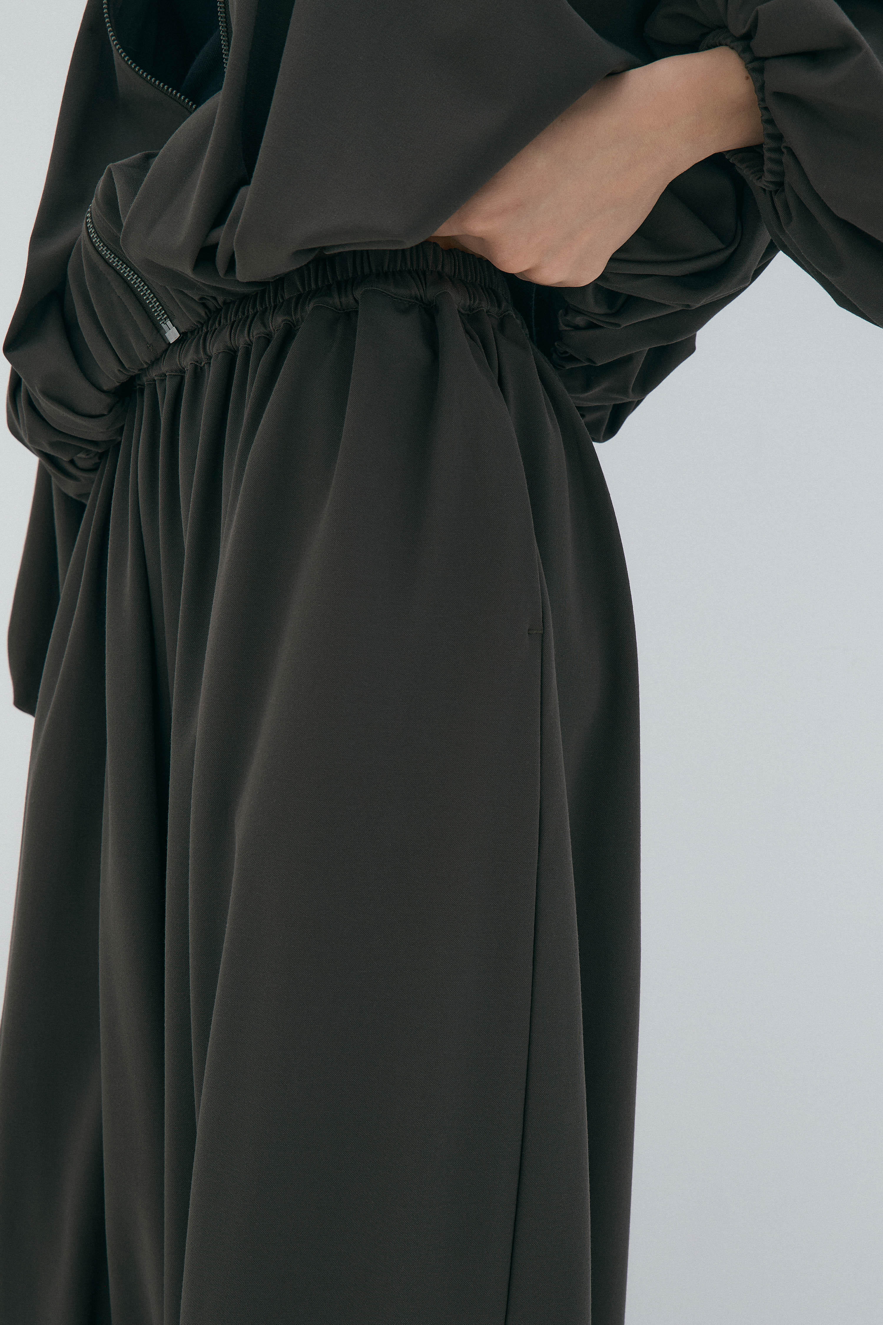 DRAPED BARREL LEG TROUSERS - Image 4