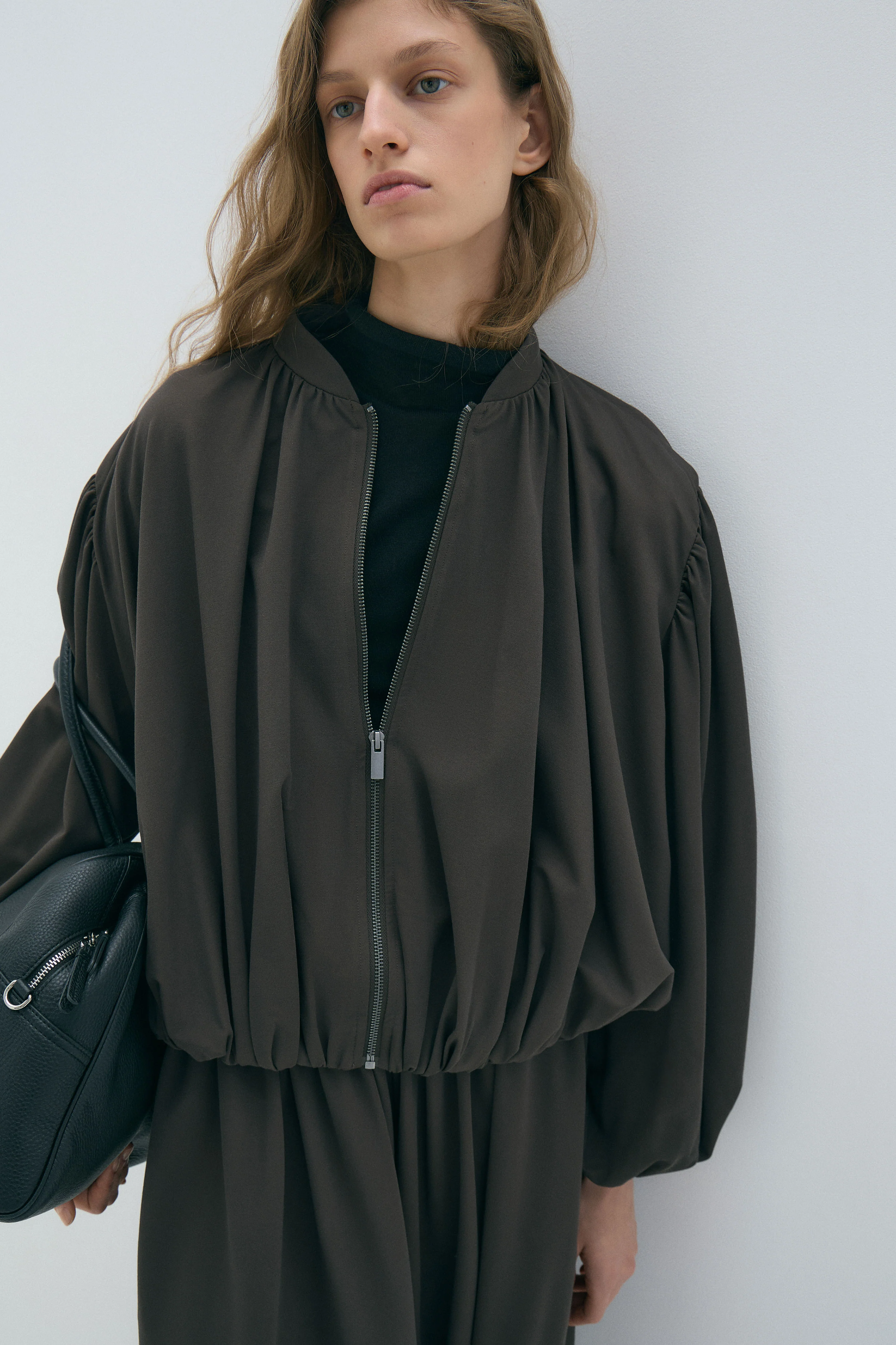 DRAPED VOLUME SWEATSHIRT