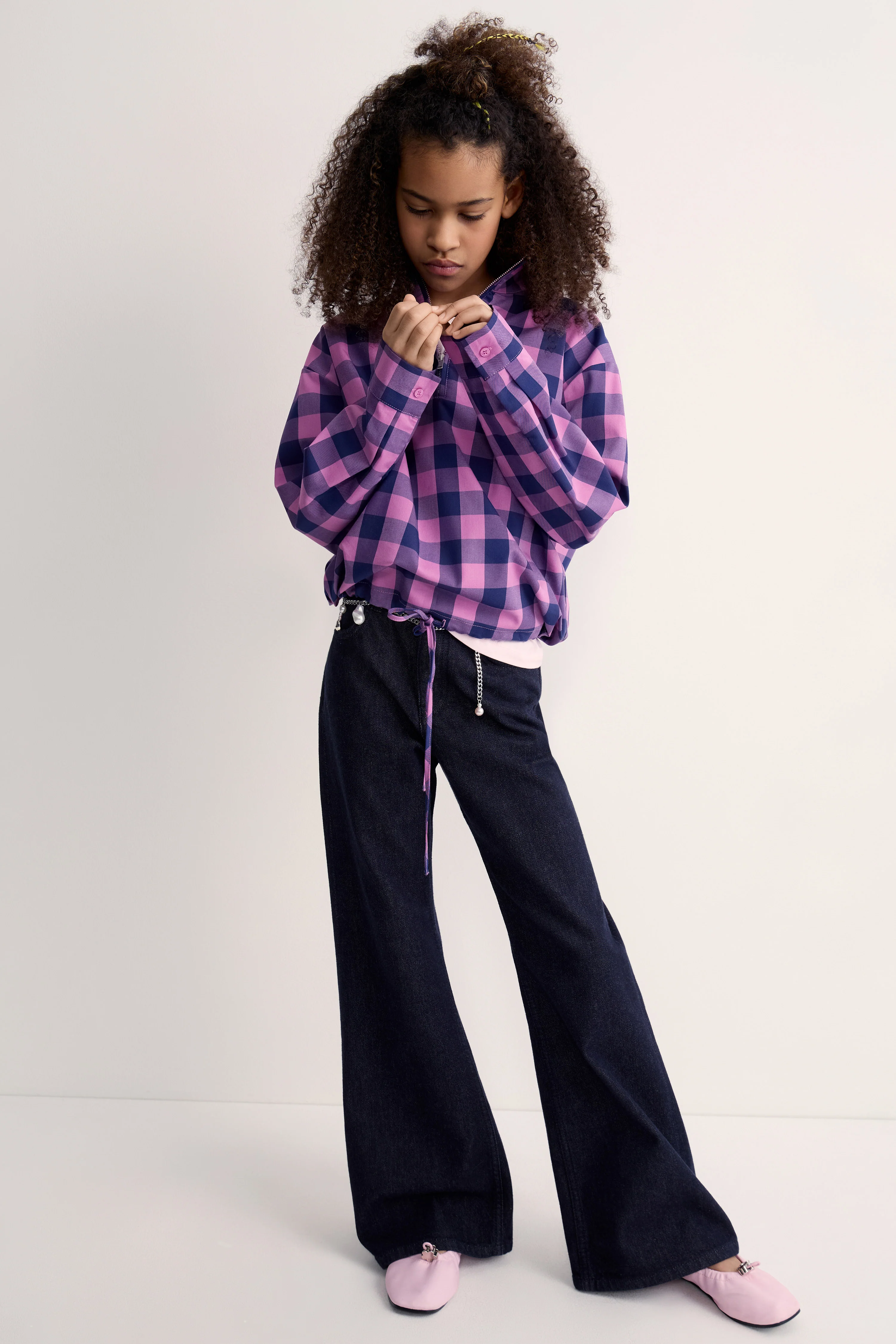 FLARED JEANS WITH CHAIN