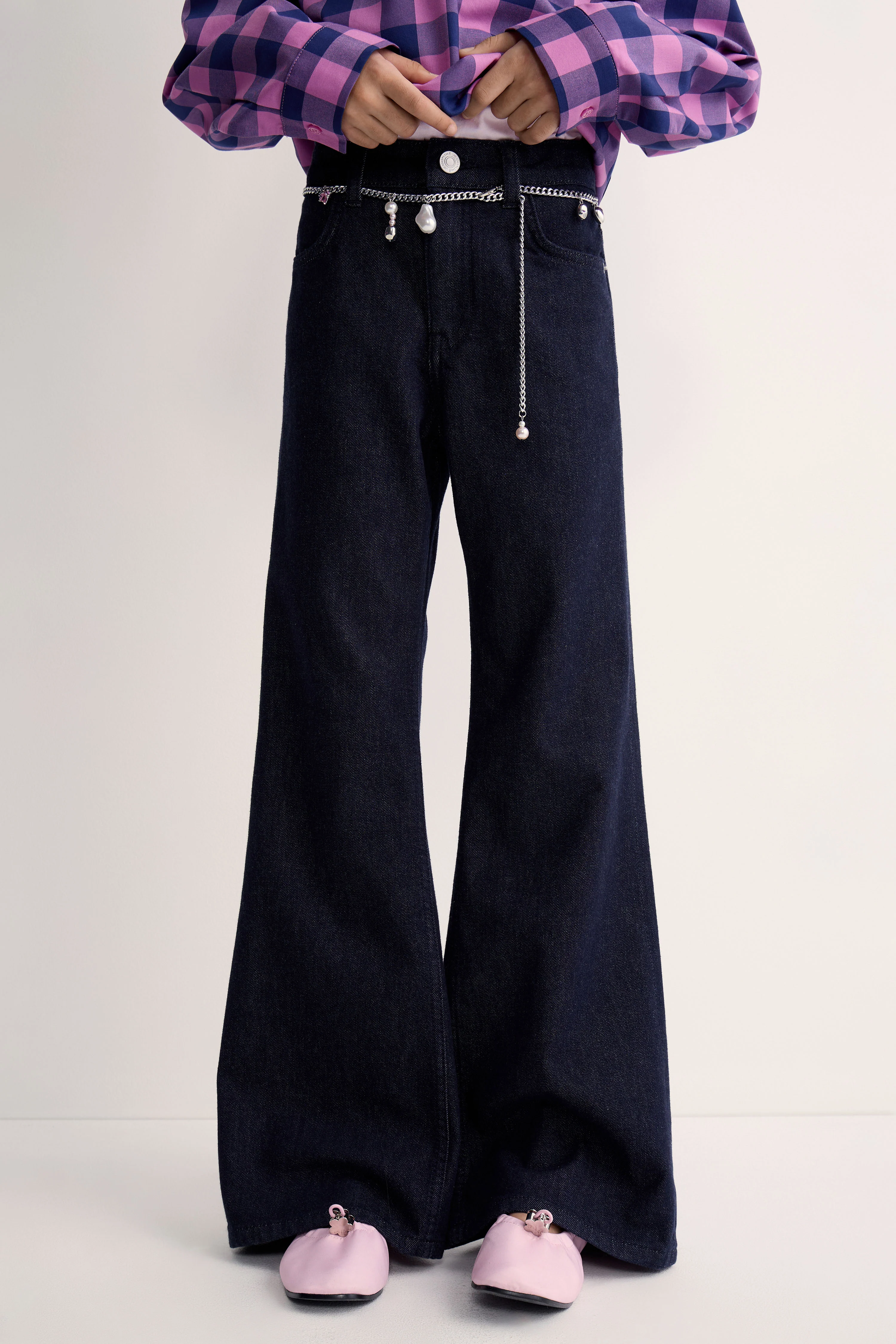 FLARED JEANS WITH CHAIN - Image 2
