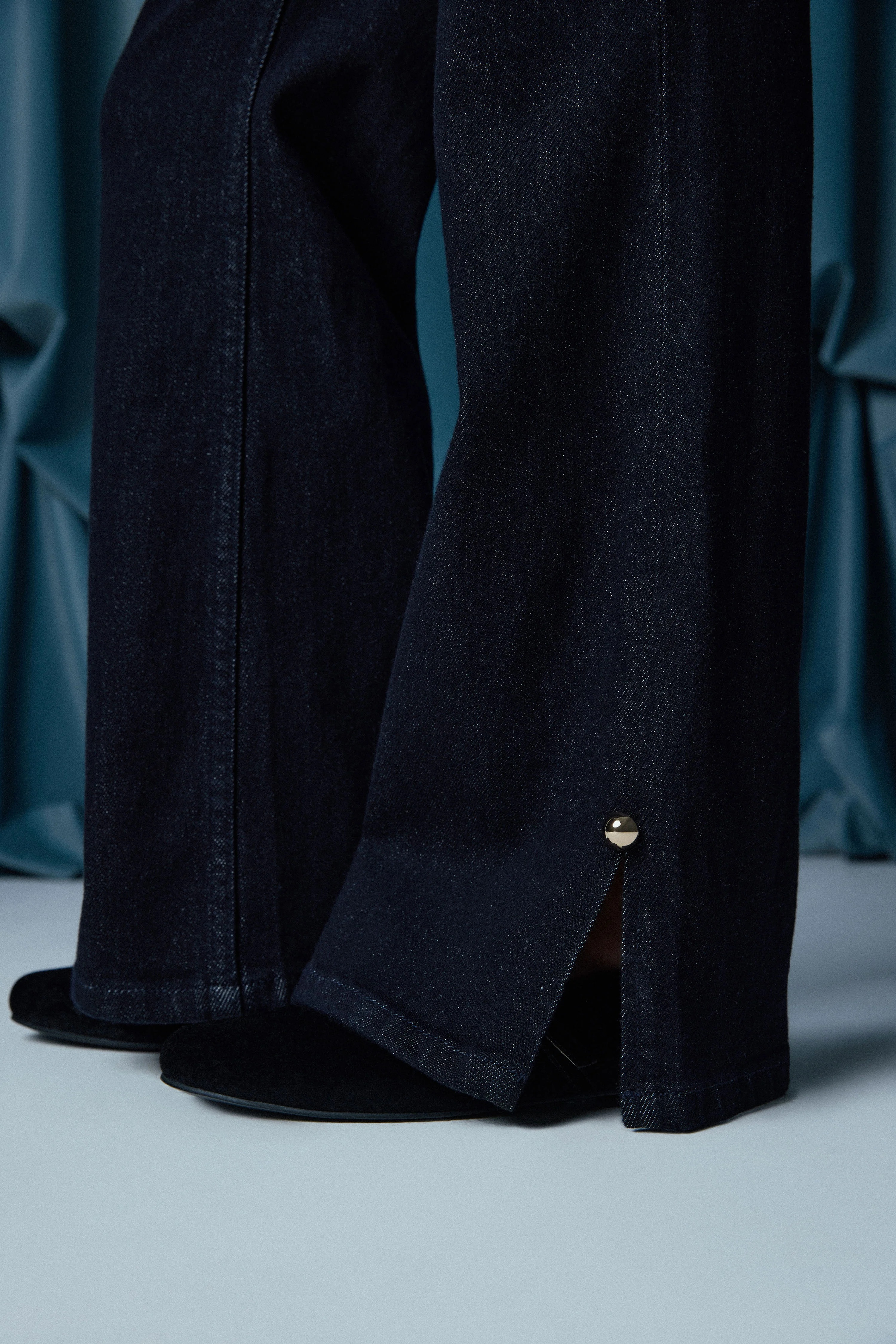 EMBELLISHED FLARED JEANS - Image 3