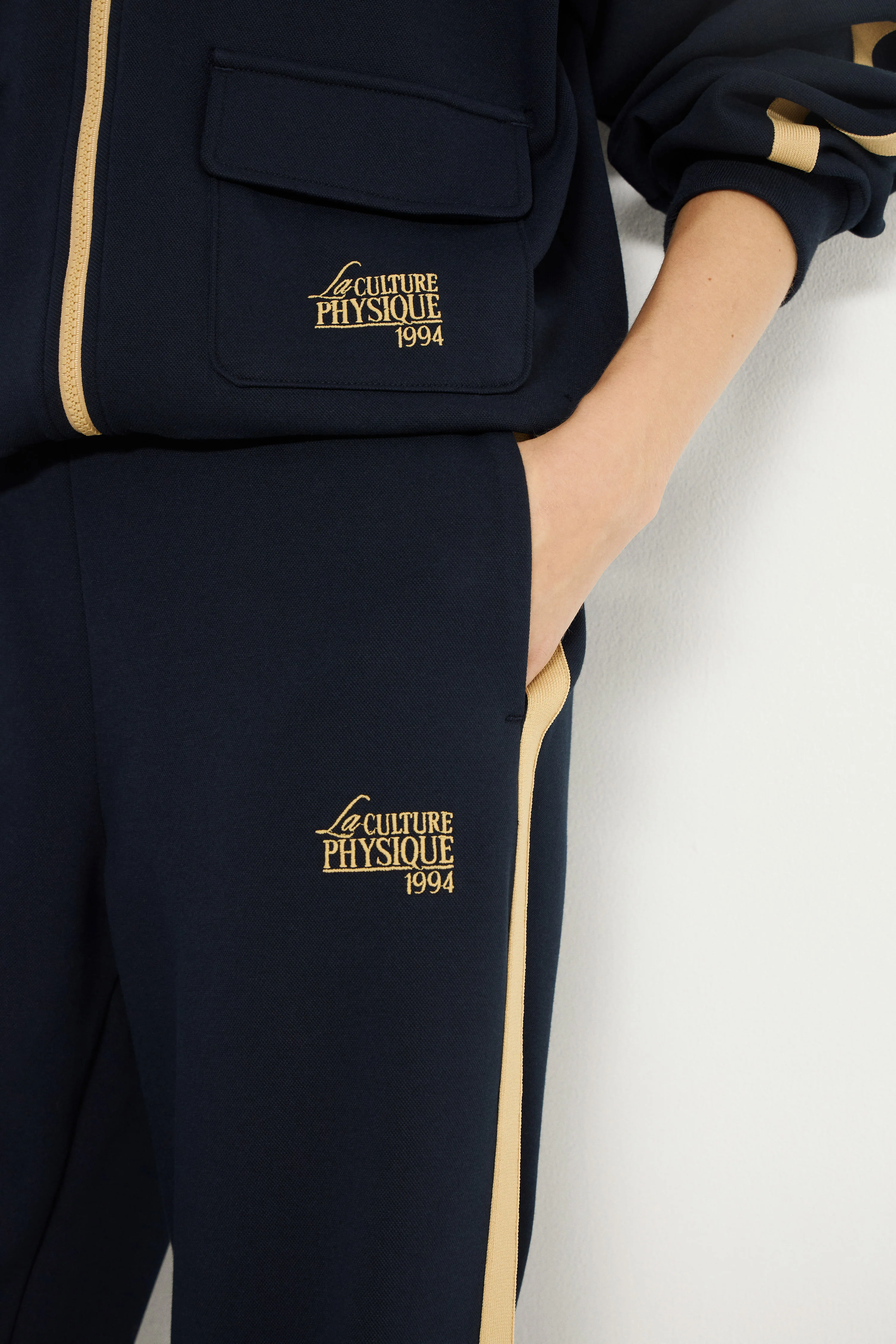 EMBROIDERY-DETAIL ZIP-THROUGH SWEATSHIRT - Image 2