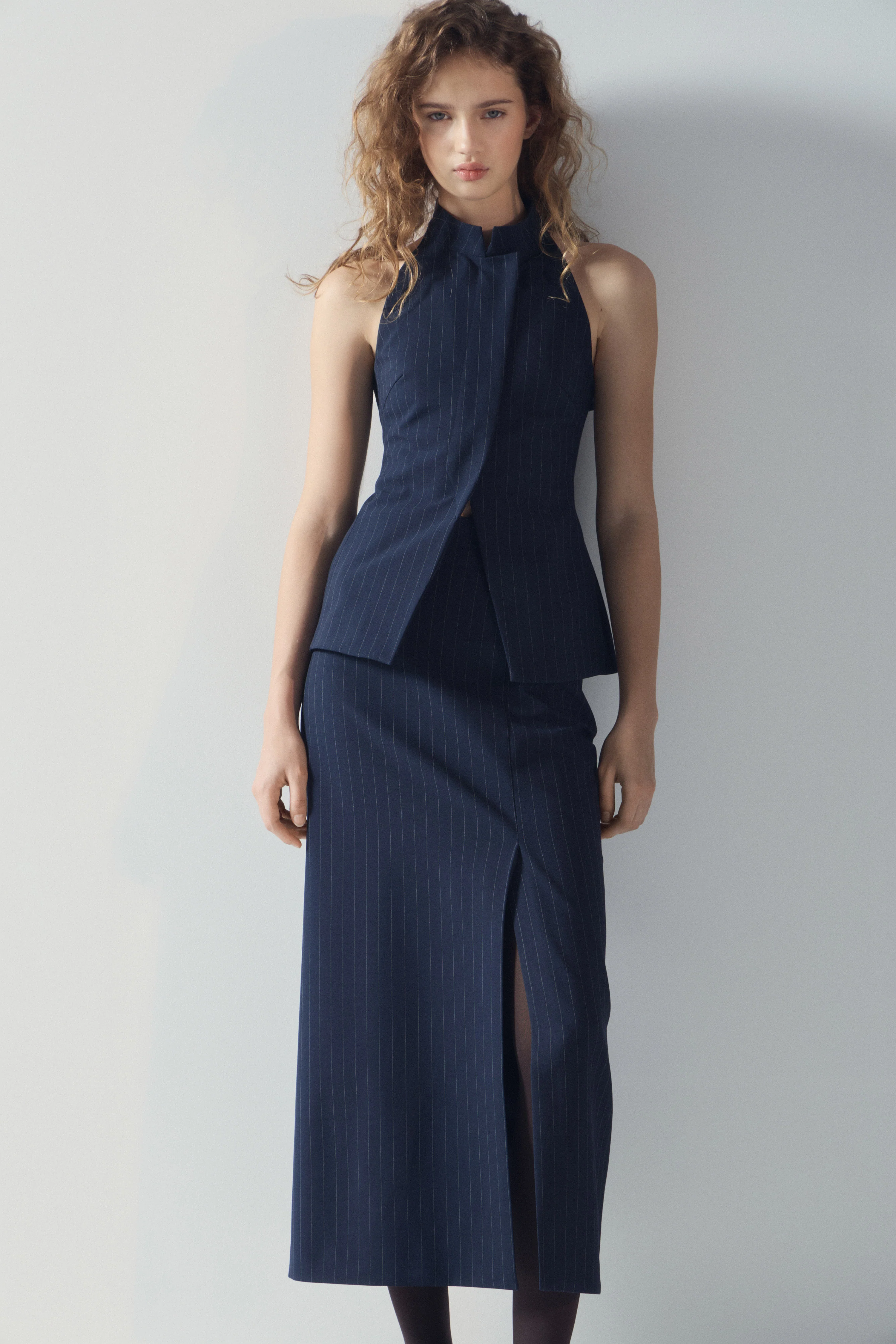 FITTED HALTER VEST - Image 3