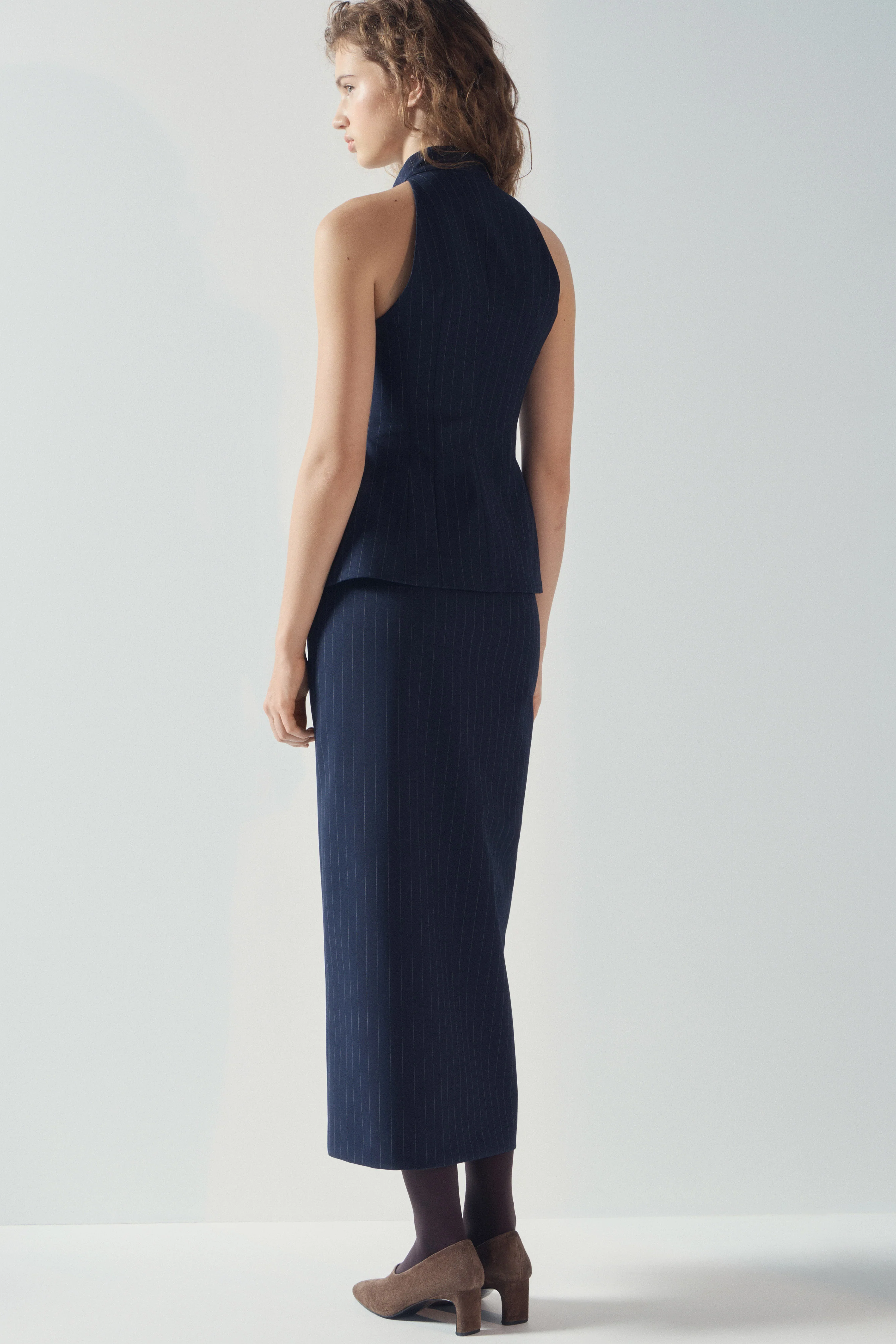 FITTED HALTER VEST - Image 4