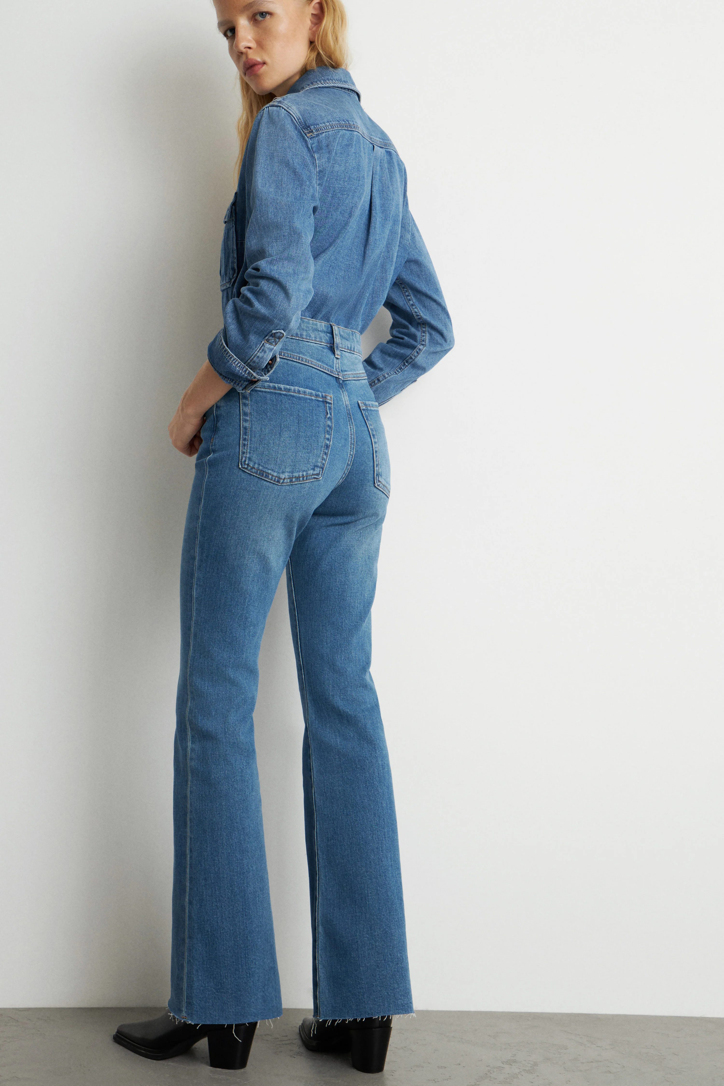 FLARE HIGH-WAIST JEANS - Image 6