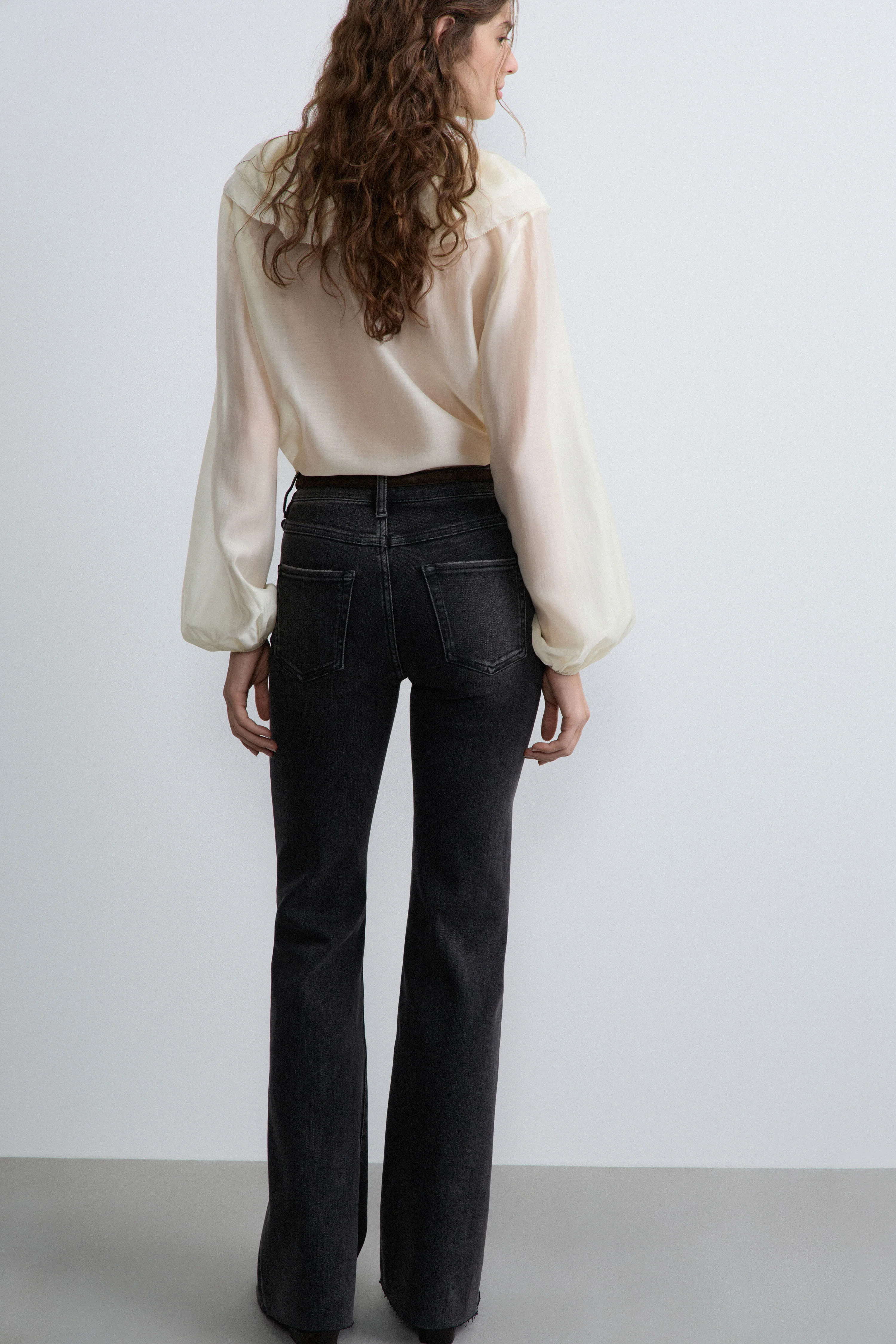FLARE HIGH-WAIST JEANS - Image 4