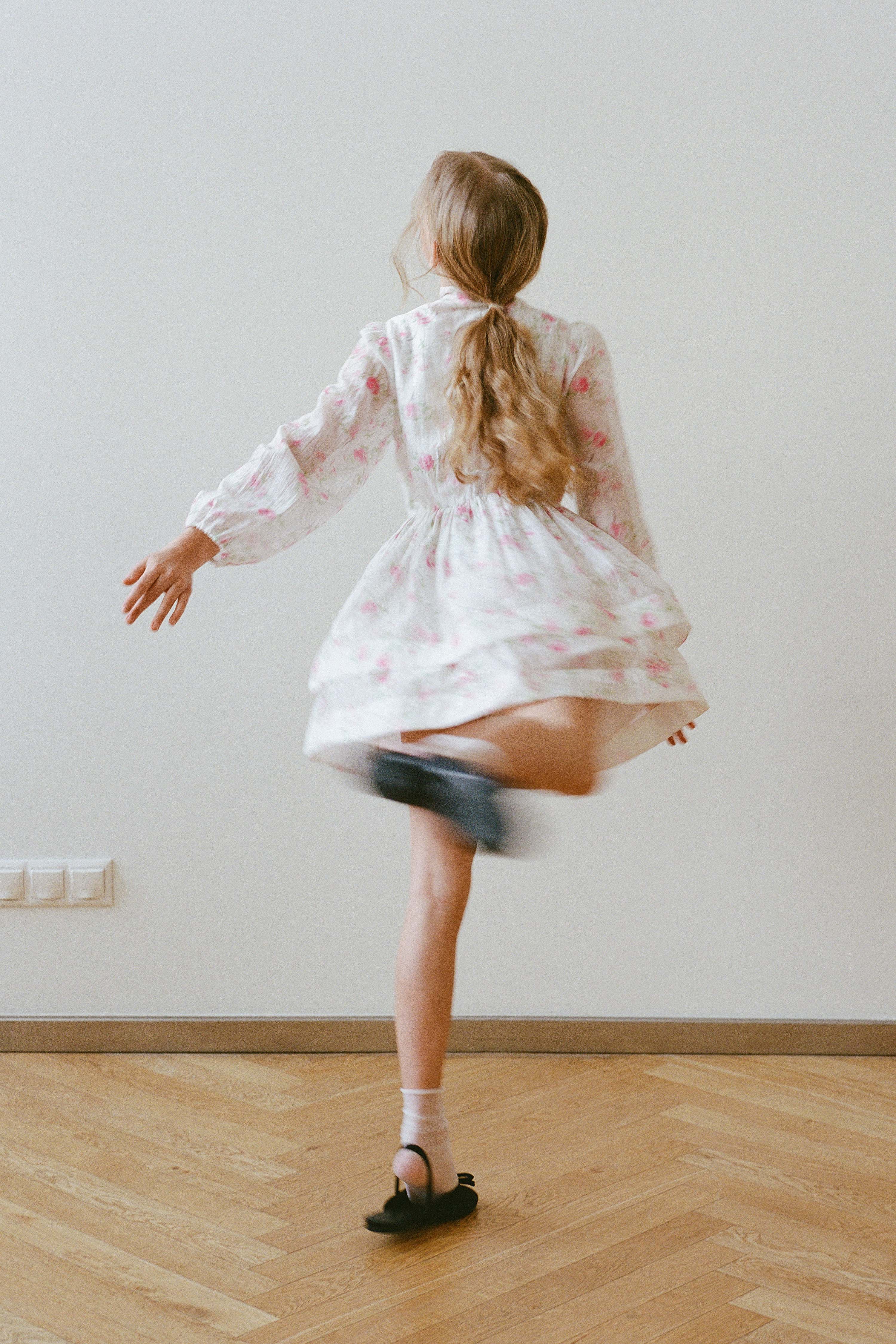 FLORAL-MOTIF LYOCELL DRESS - Image 3