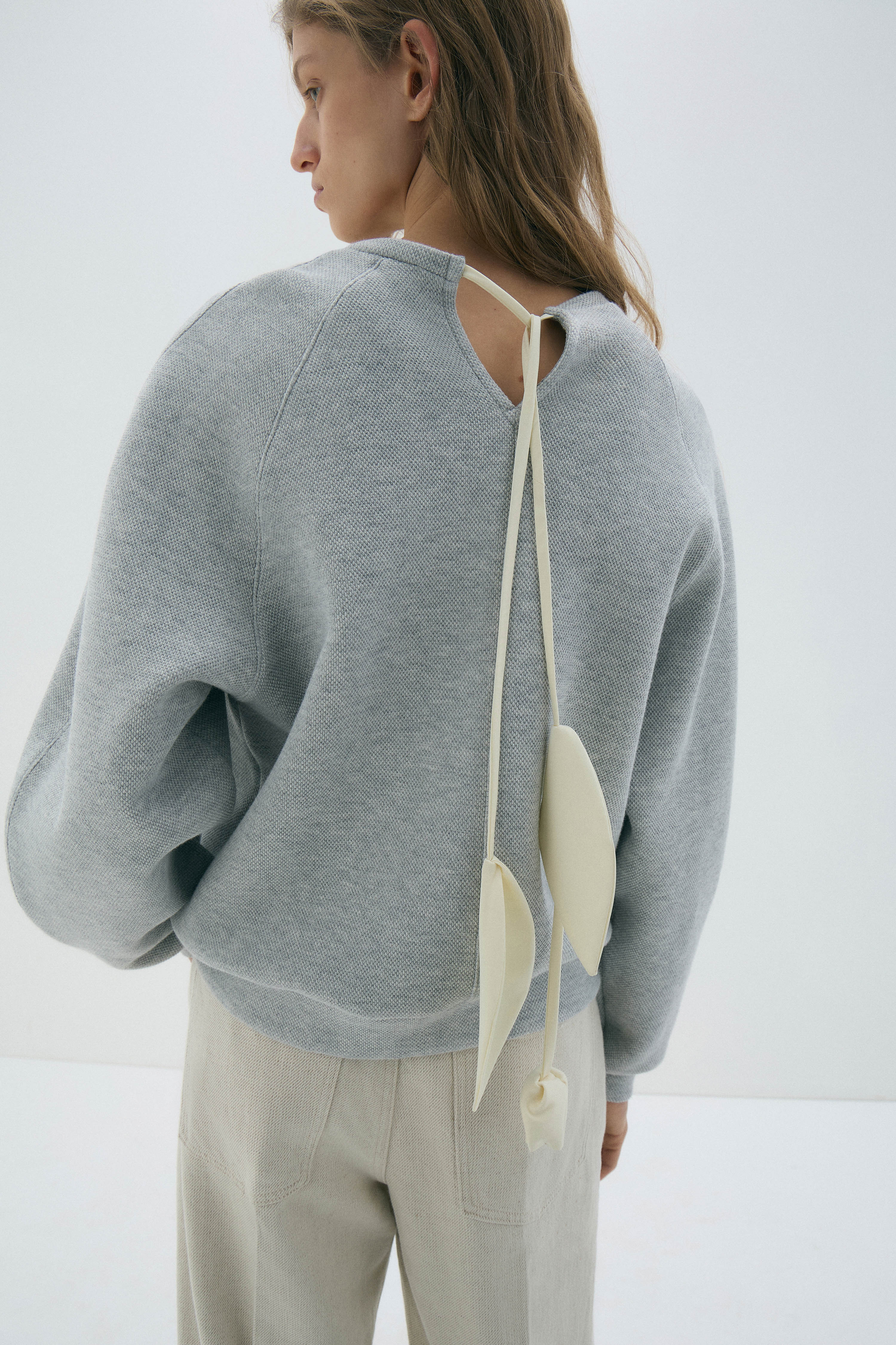 FLOWER-DETAIL COTTON SWEATSHIRT