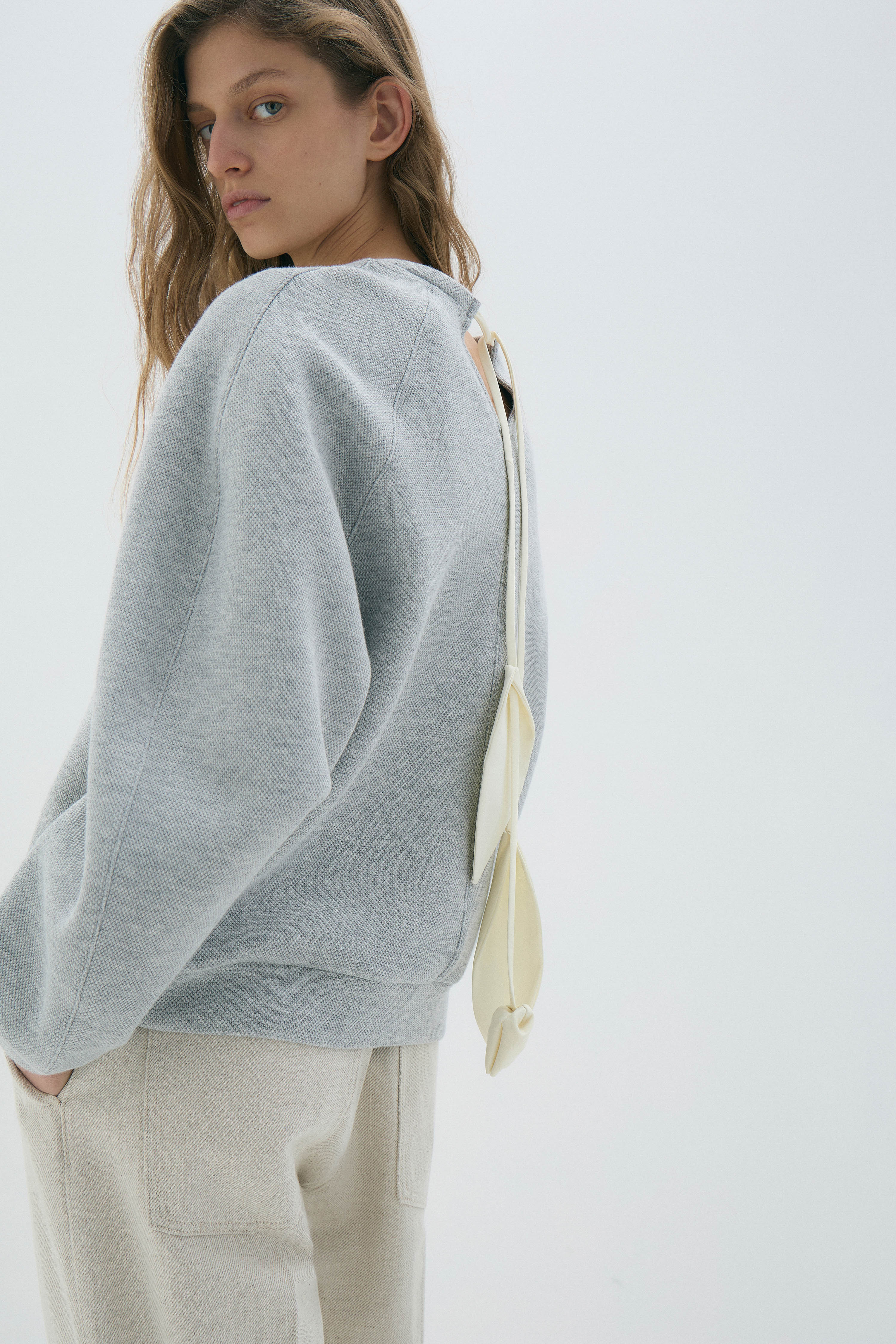 FLOWER-DETAIL COTTON SWEATSHIRT - Image 2