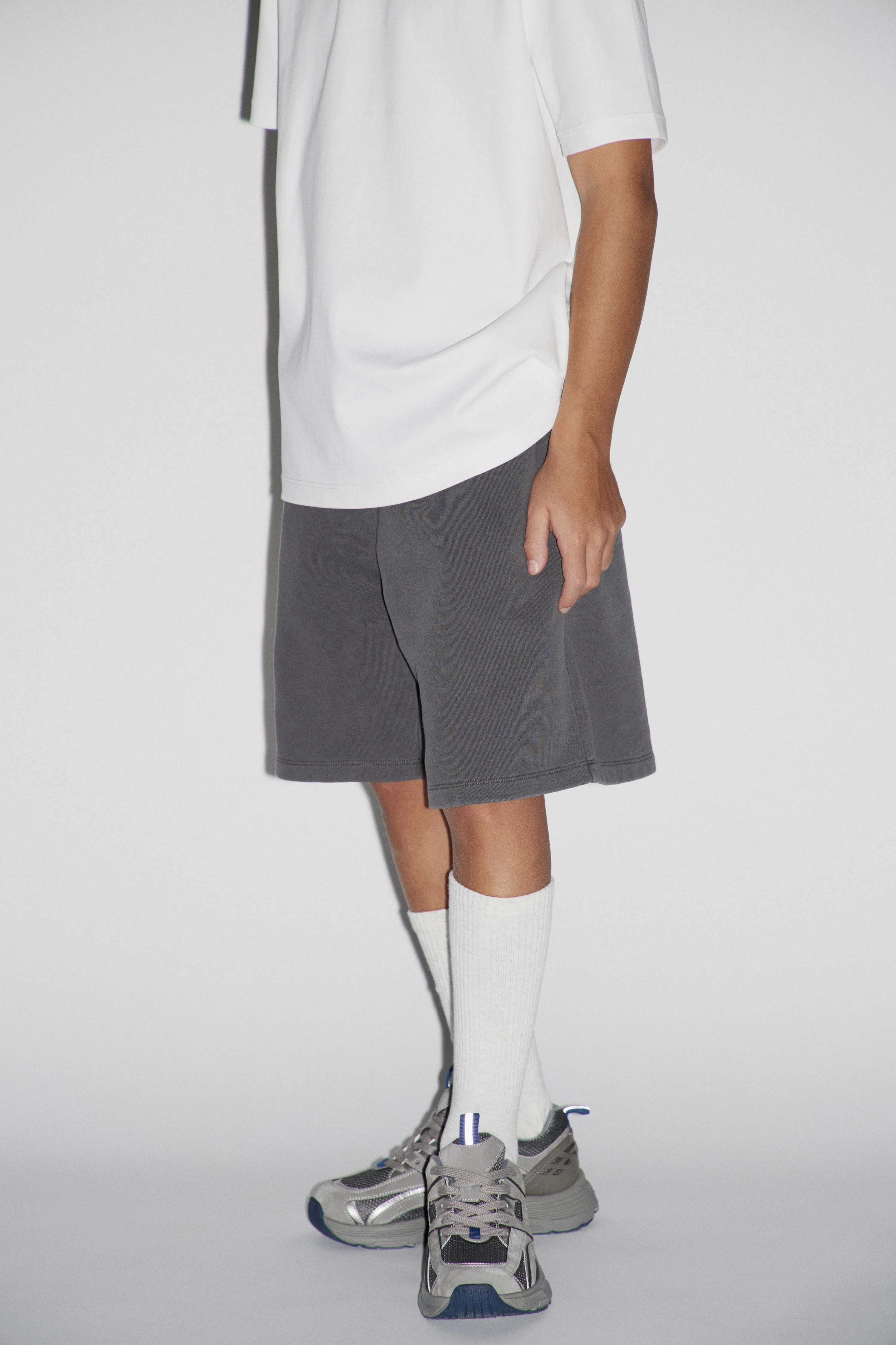 BASIC SWEATSHORTS - Image 3
