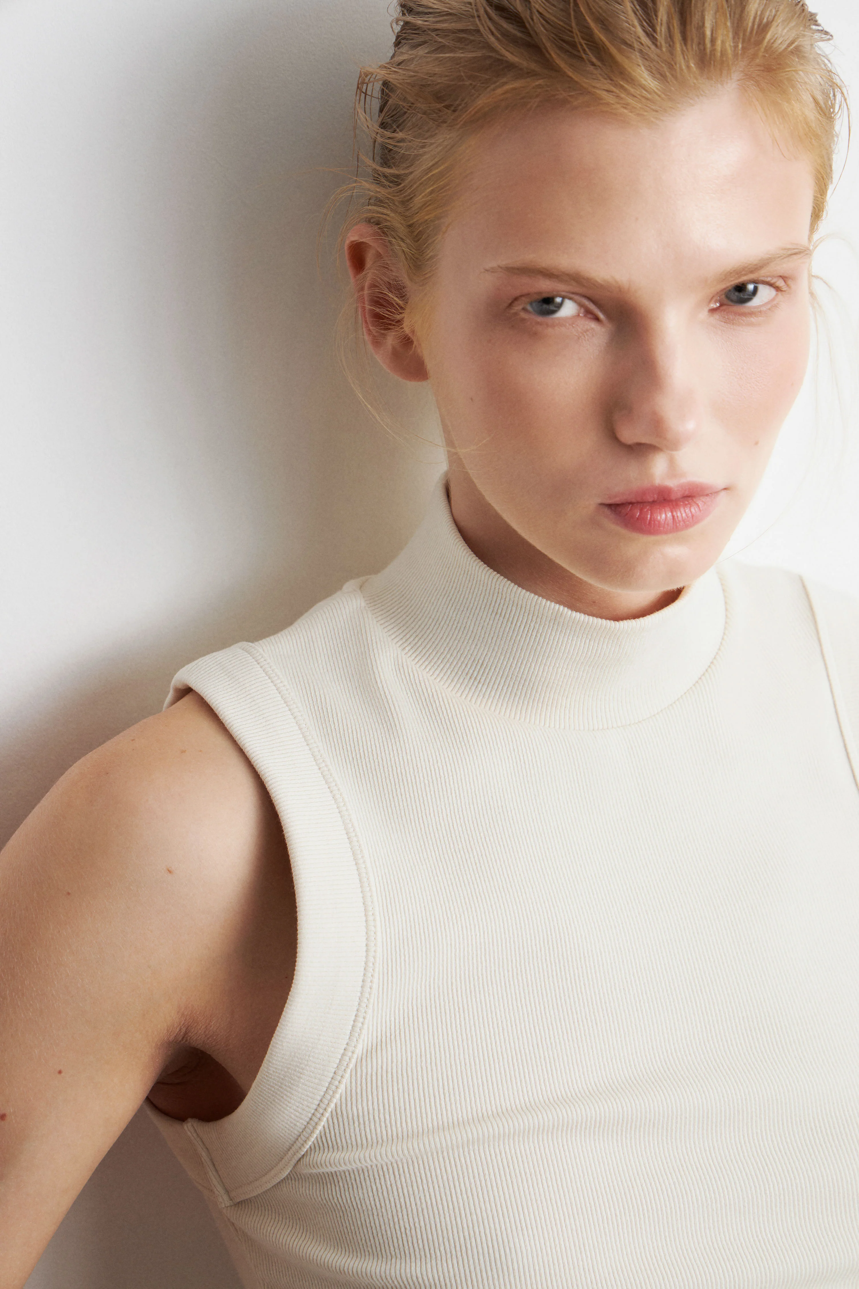 HIGH-NECK BASIC TOP - Image 4