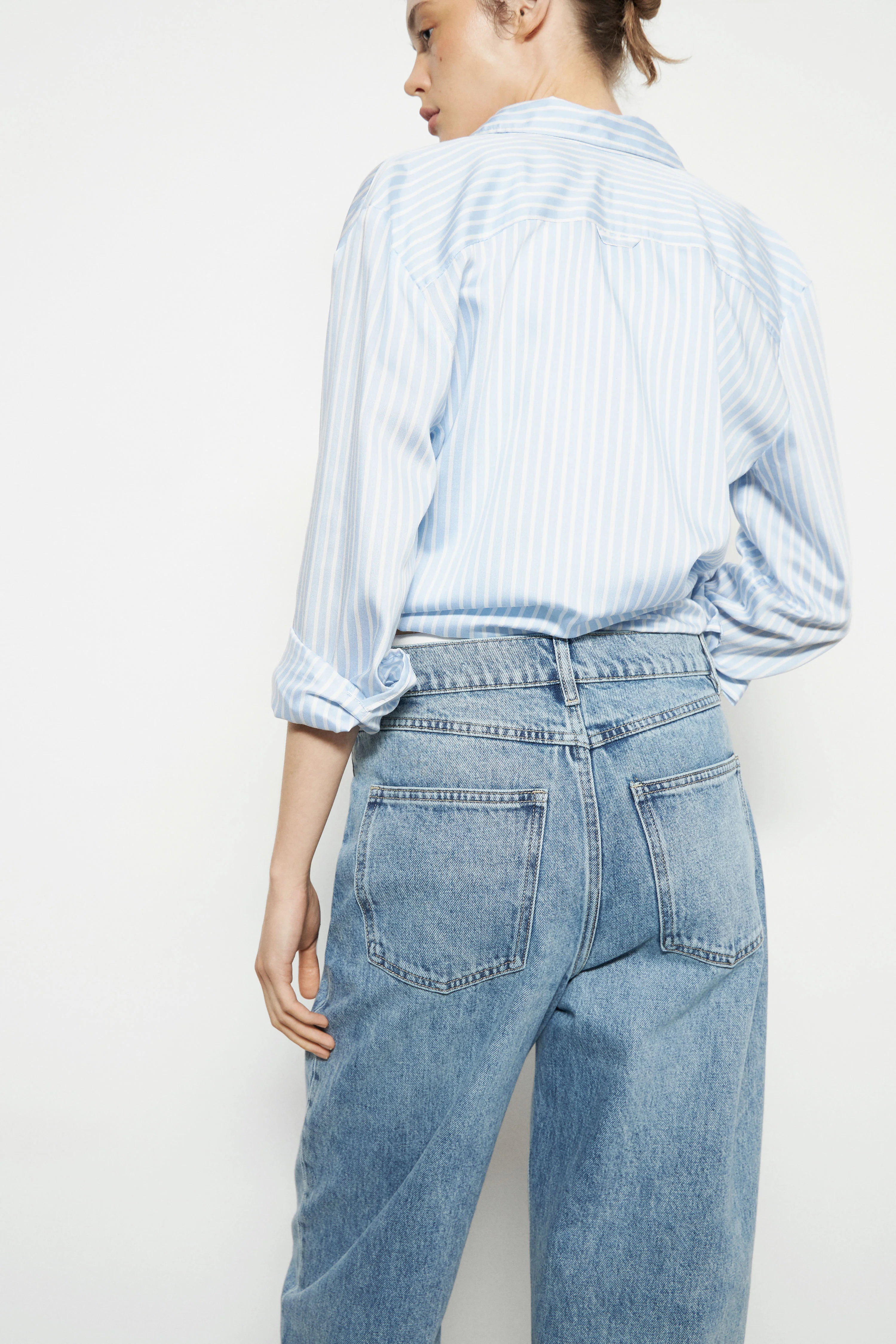 HIGH-WAIST MOM FIT JEANS - Image 4