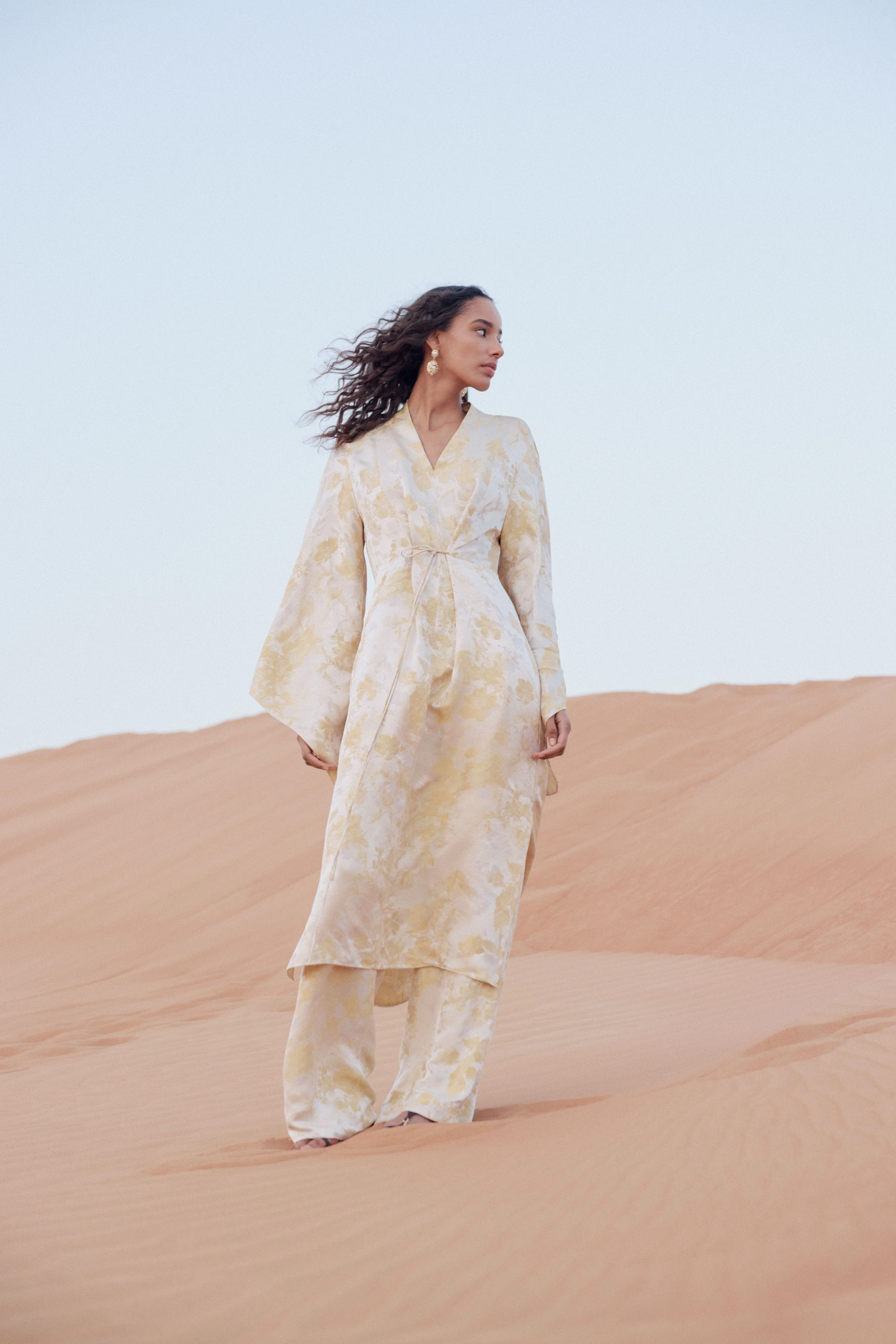 JACQUARD-WEAVE KIMONO-STYLE DRESS - Image 2