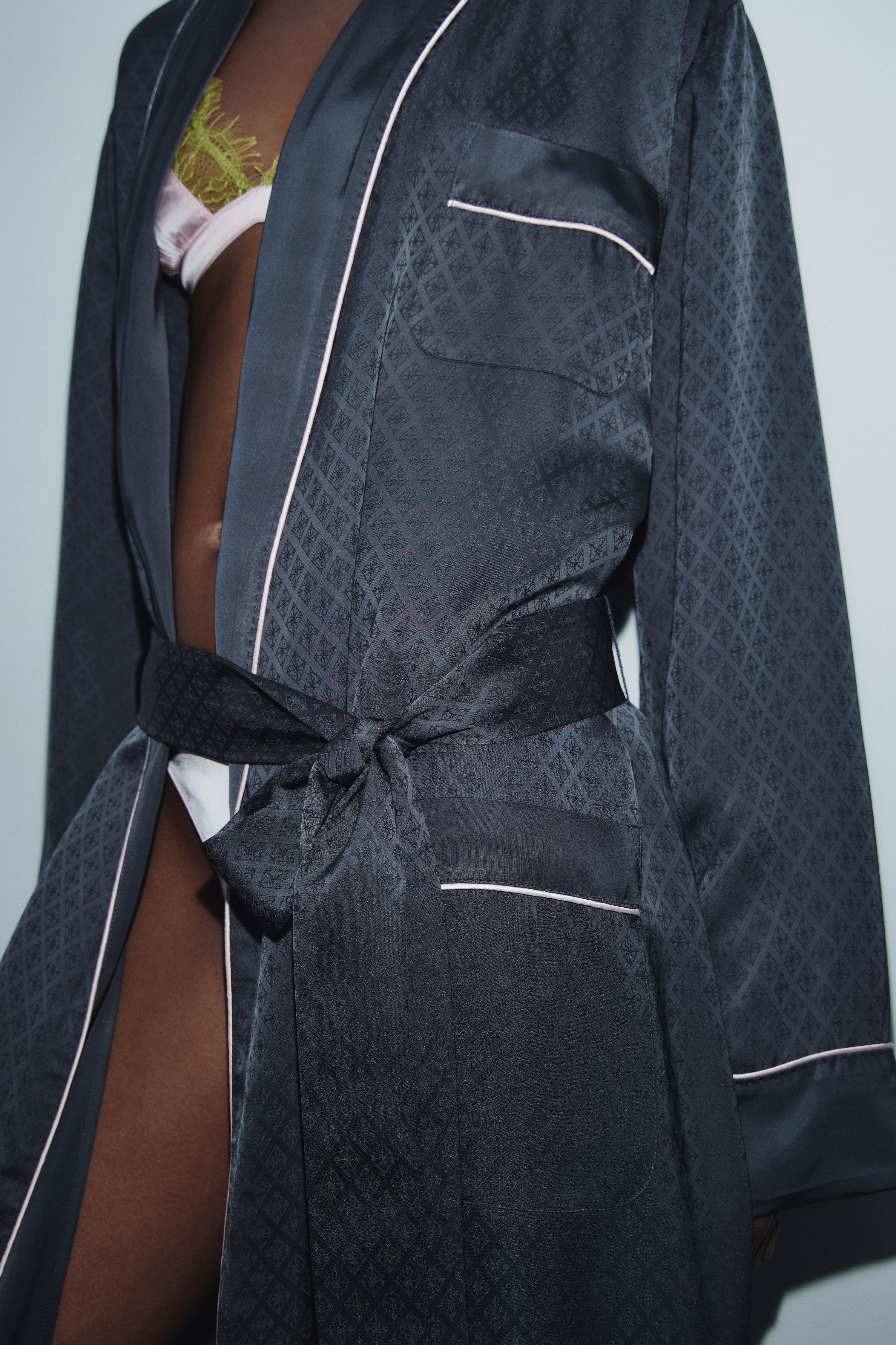 JACQUARD-WEAVE ROBE - Image 2