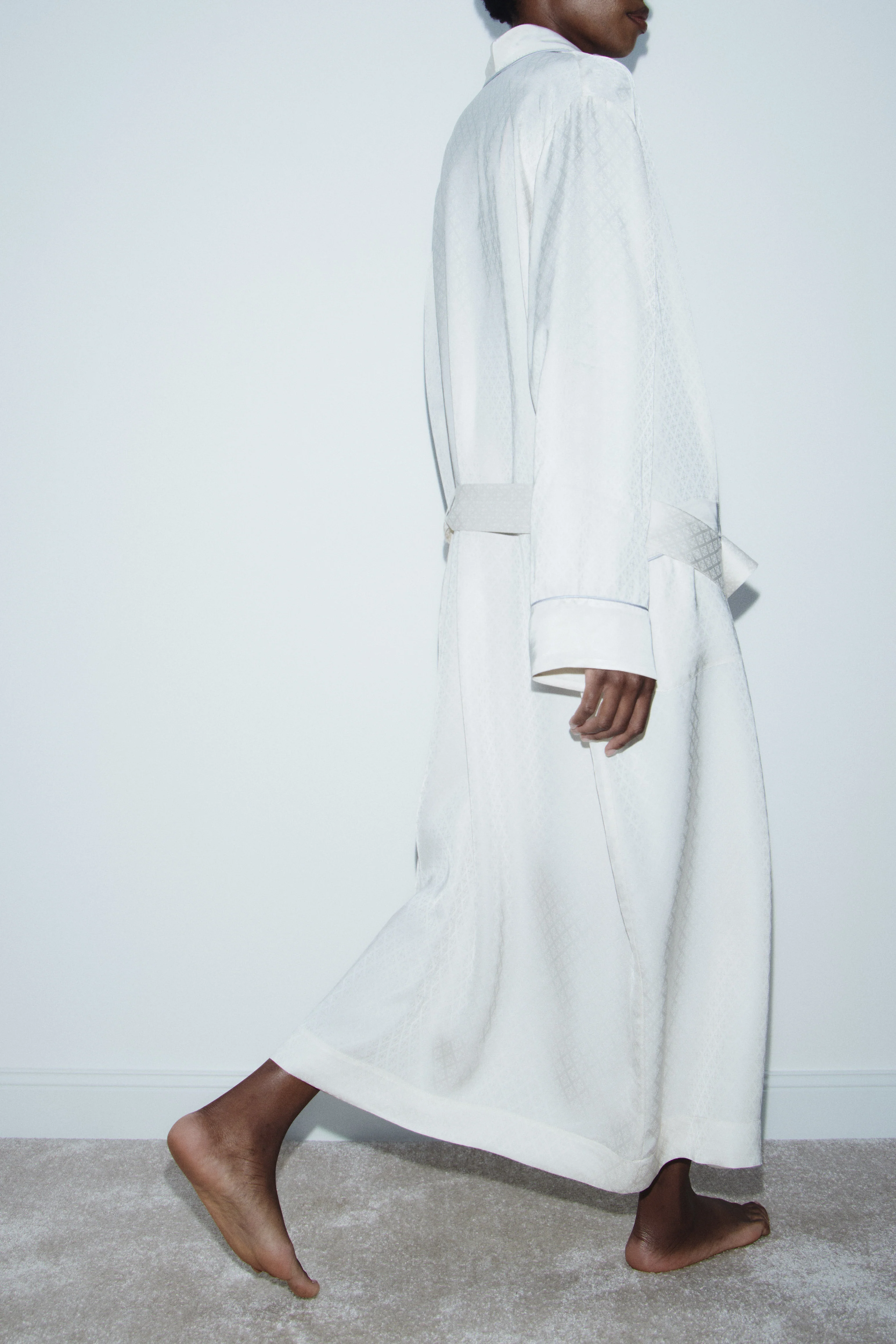 JACQUARD-WEAVE ROBE - Image 3