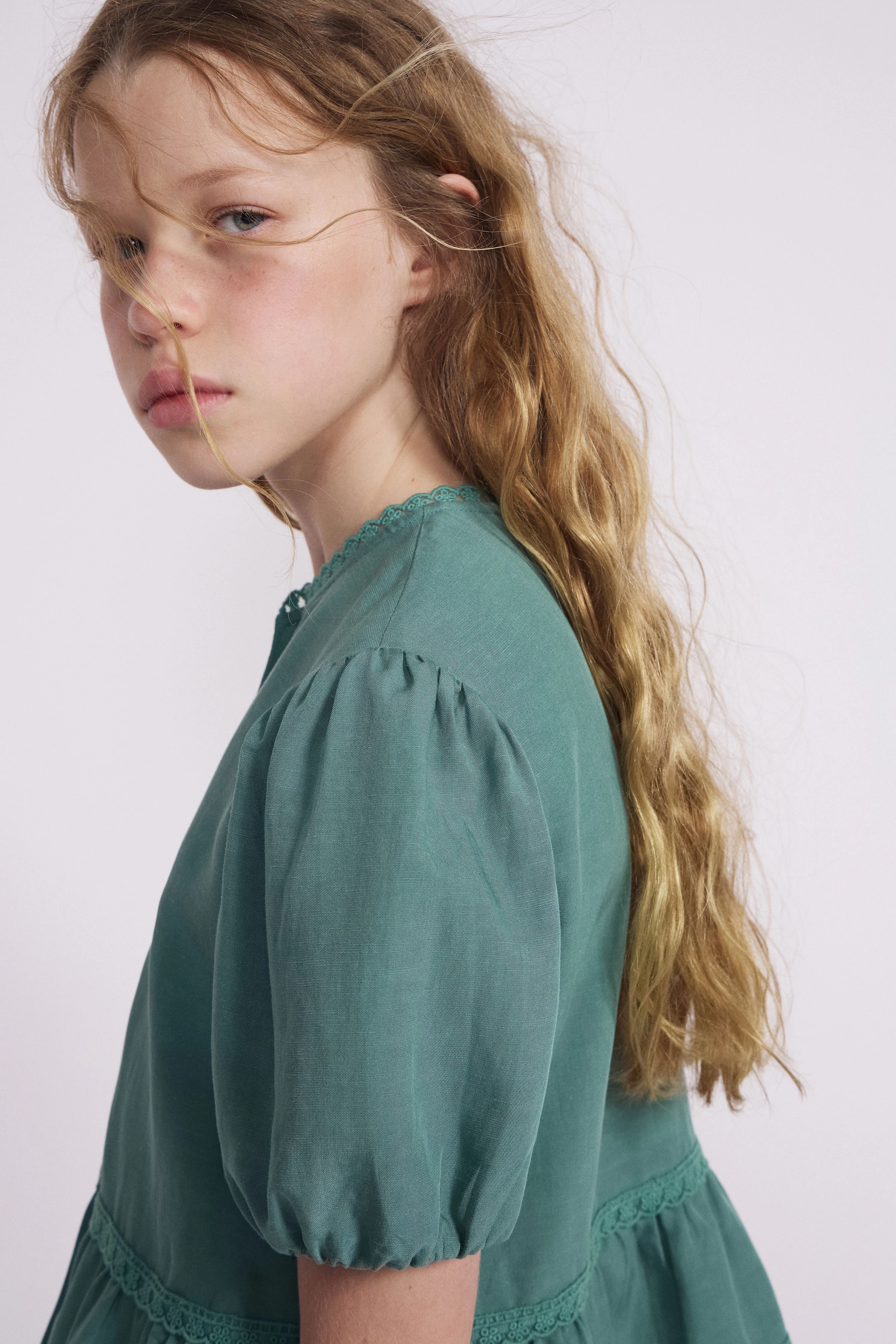 LACE-DETAILED VISCOSE-LINEN BLOUSE