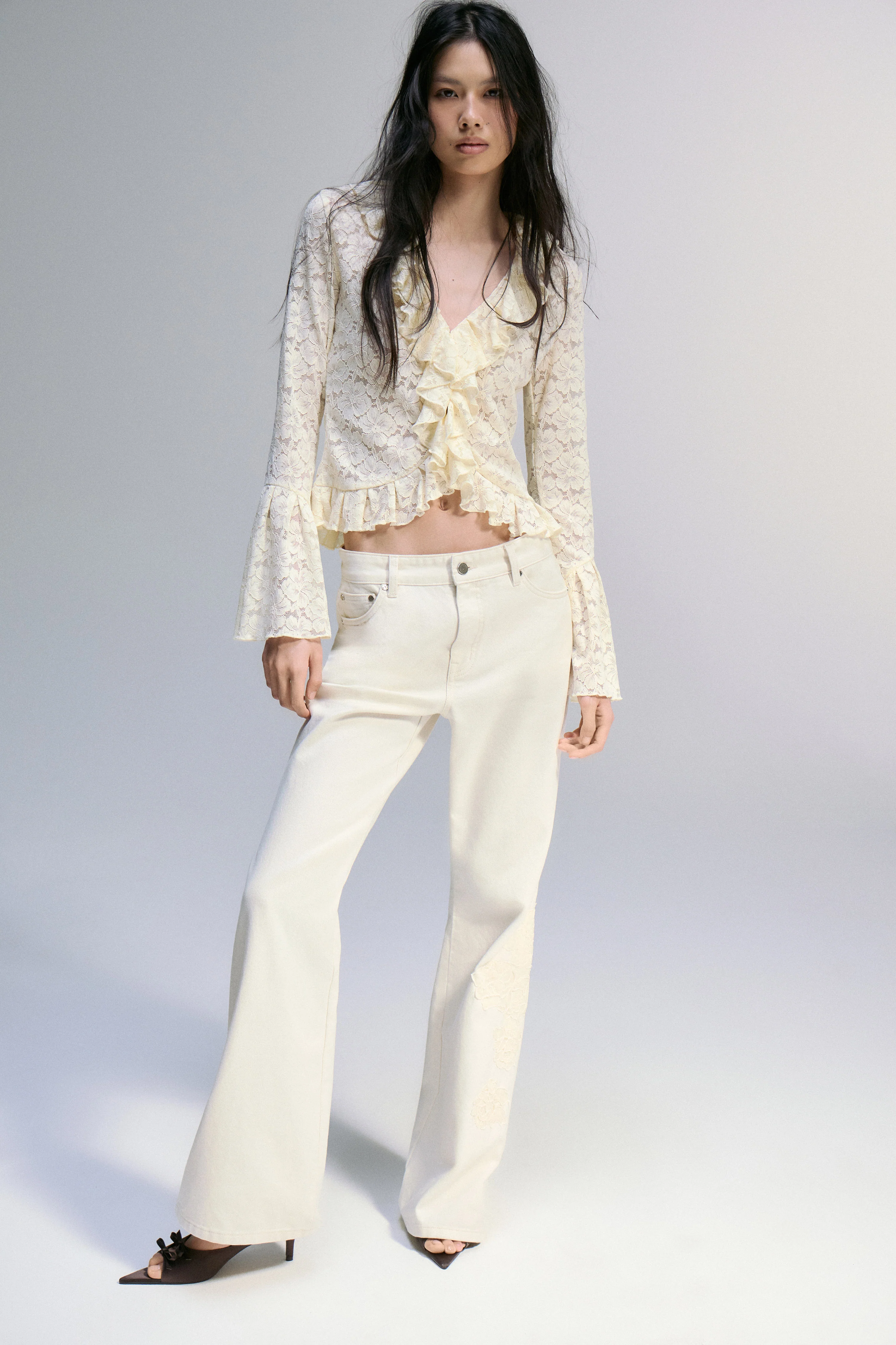 LACE RUFFLE BLOUSE