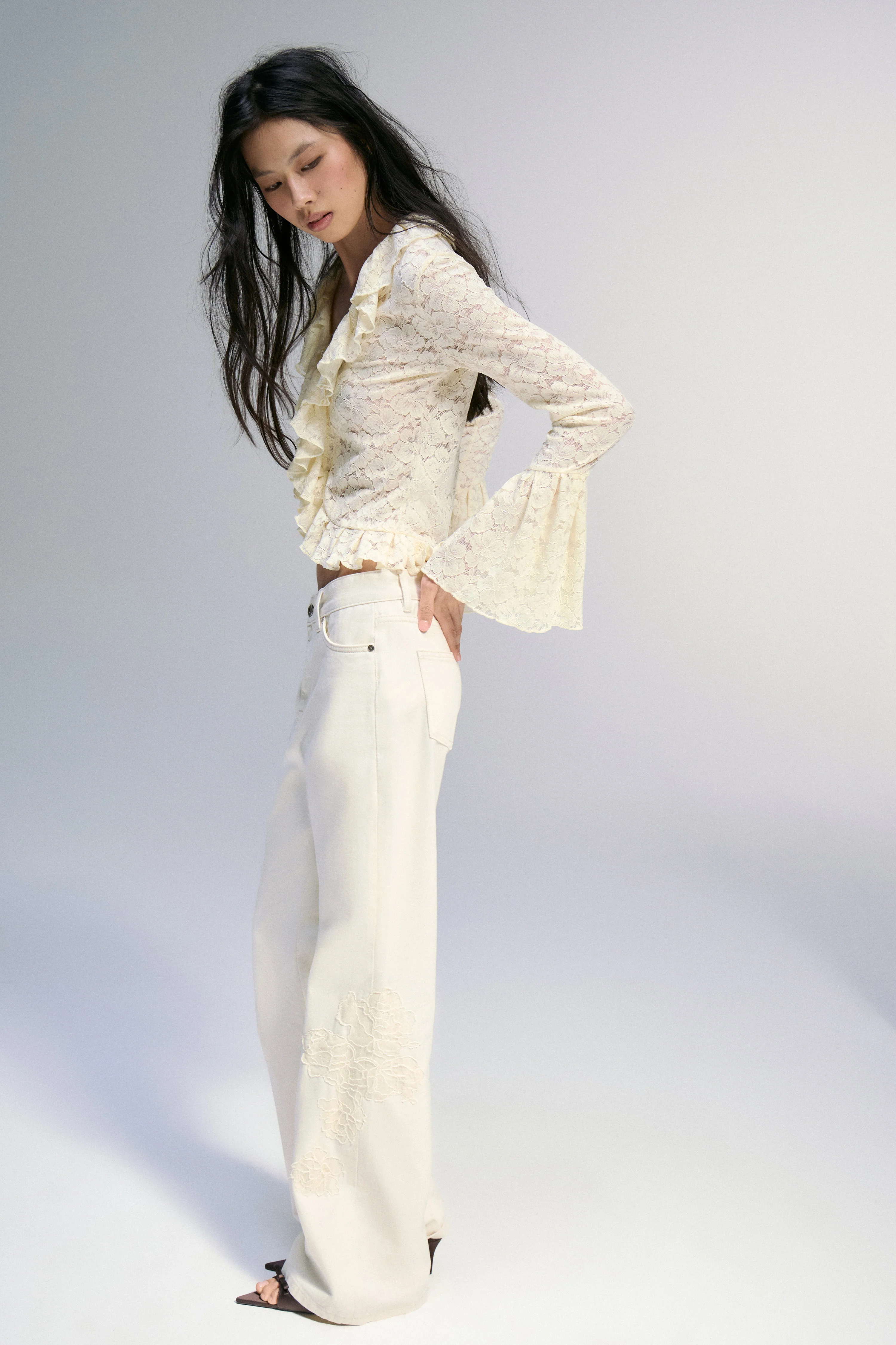 LACE RUFFLE BLOUSE - Image 3