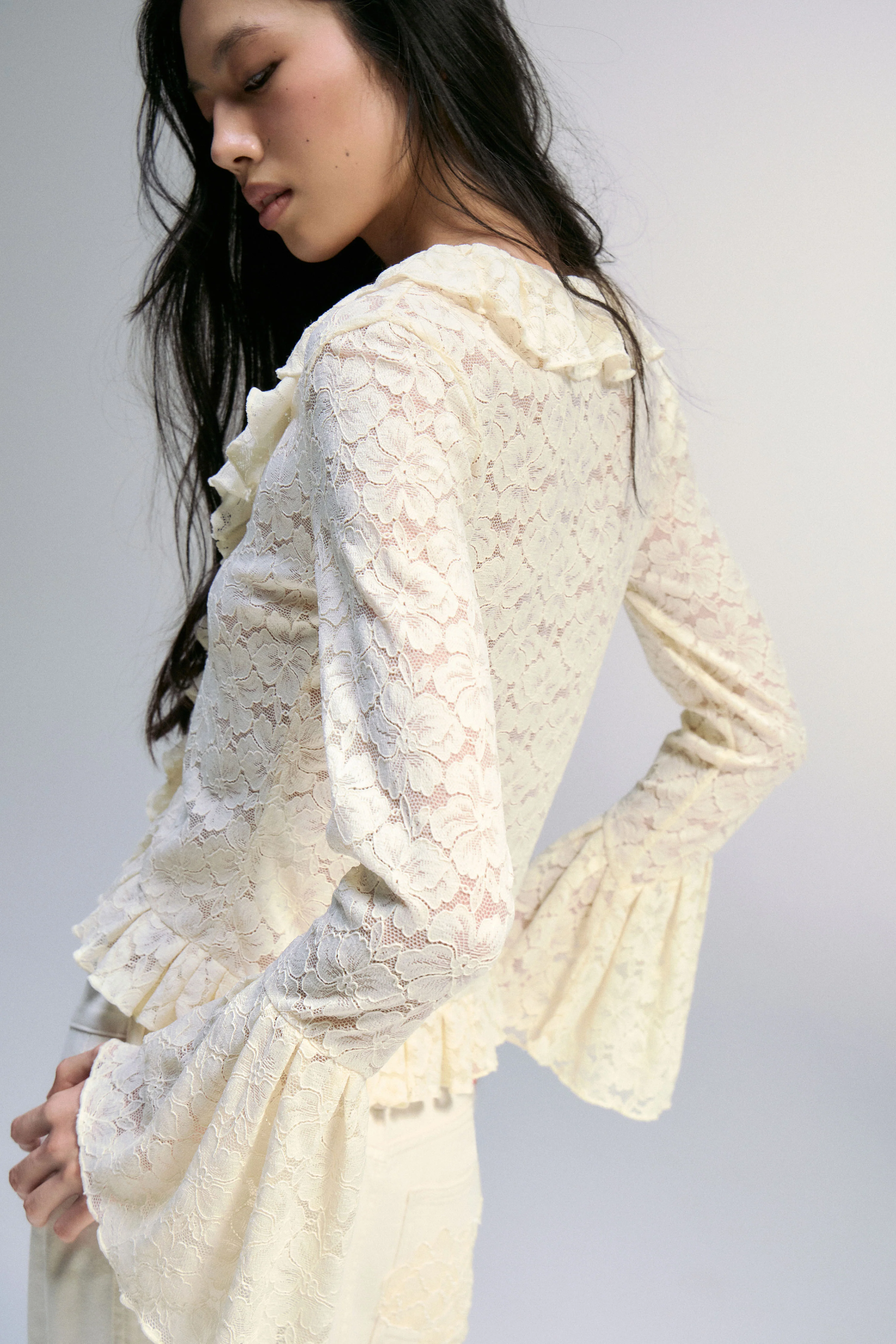LACE RUFFLE BLOUSE - Image 4